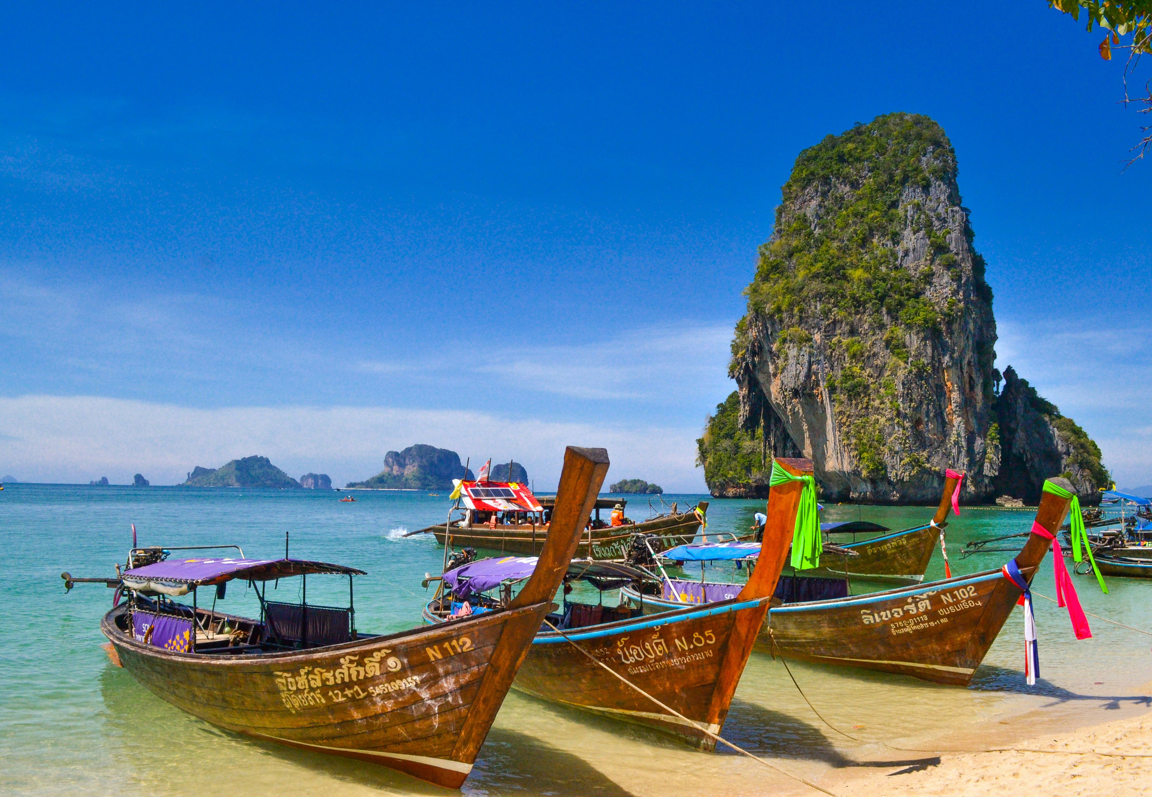 Wer Thailand verlassen will, könnte bald extra zahlen müssen. Die geplante Abgabe soll sogar Einheimische treffen.
