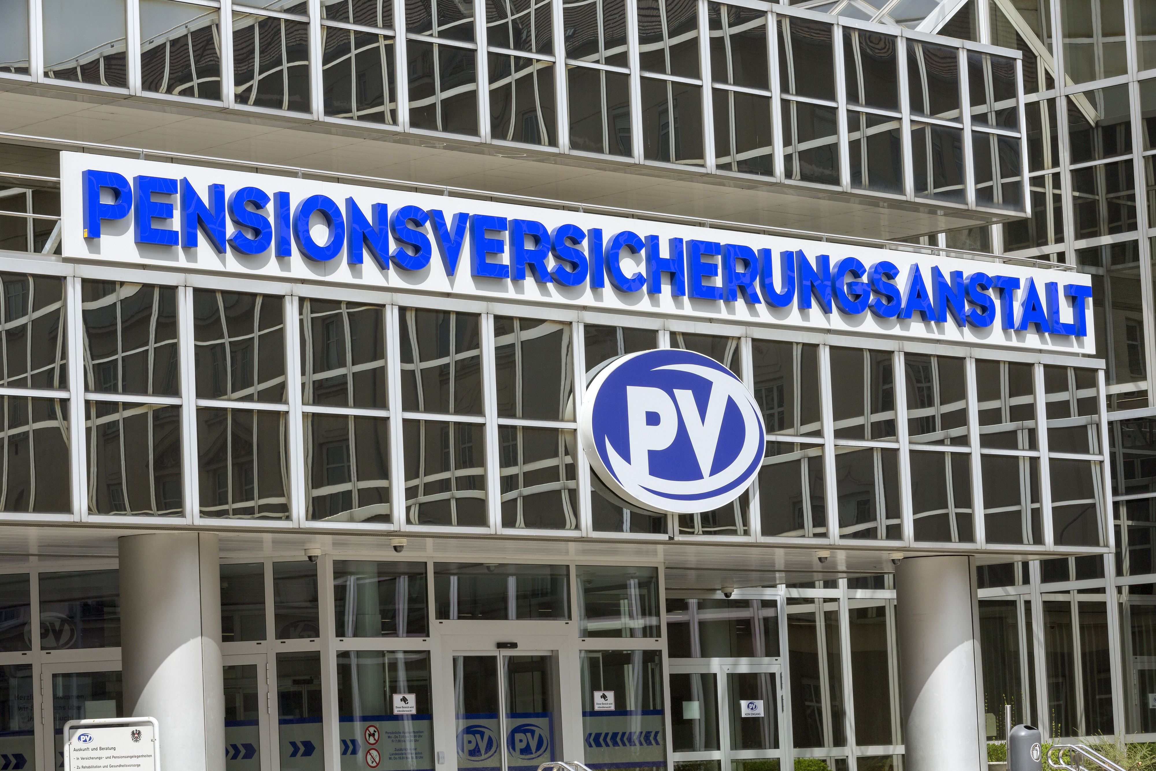 Betrüger geben sich in den E-Mails als Pensionsversicherungsanstalt aus.