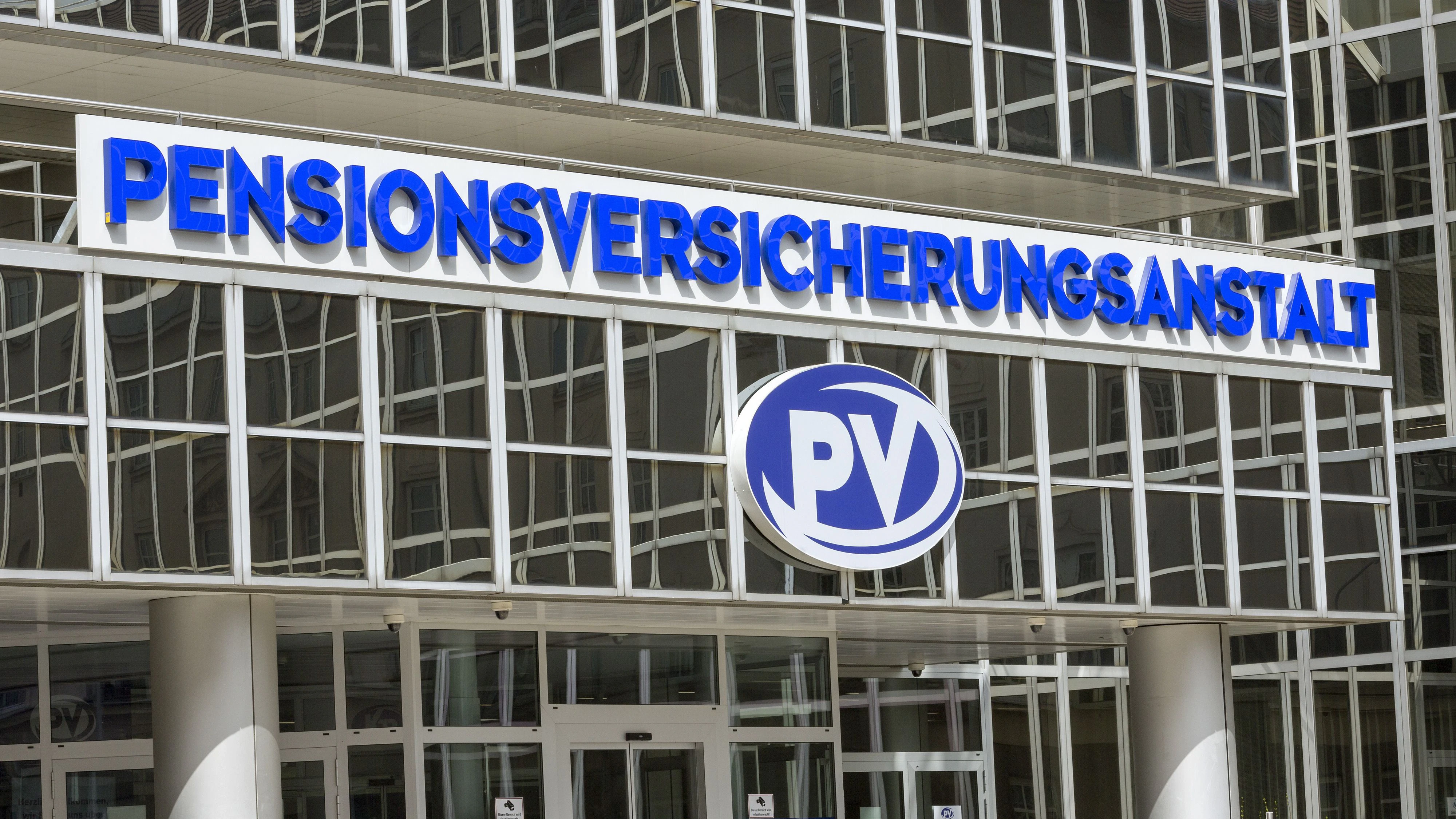 Betrüger versenden E-Mails im Namen der Pensionsversicherungsanstalt.