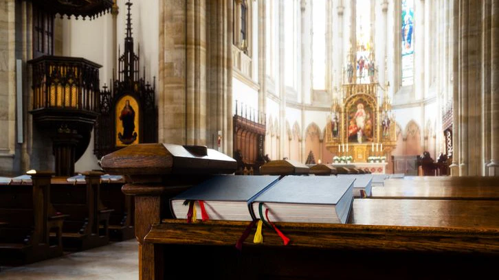 Heute.at - Teenies stören Gottesdienst mit Allahu Akbar-Rufen
