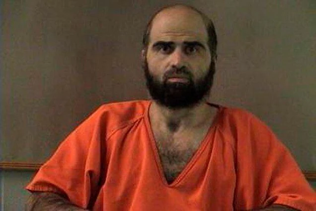 2009 tötete der Major und Militärpsychiater Nidal Hasan 13 Menschen und verwundete 30 weitere, weil er "Taliban-Führer vor dem US-Militär schützen" wollte