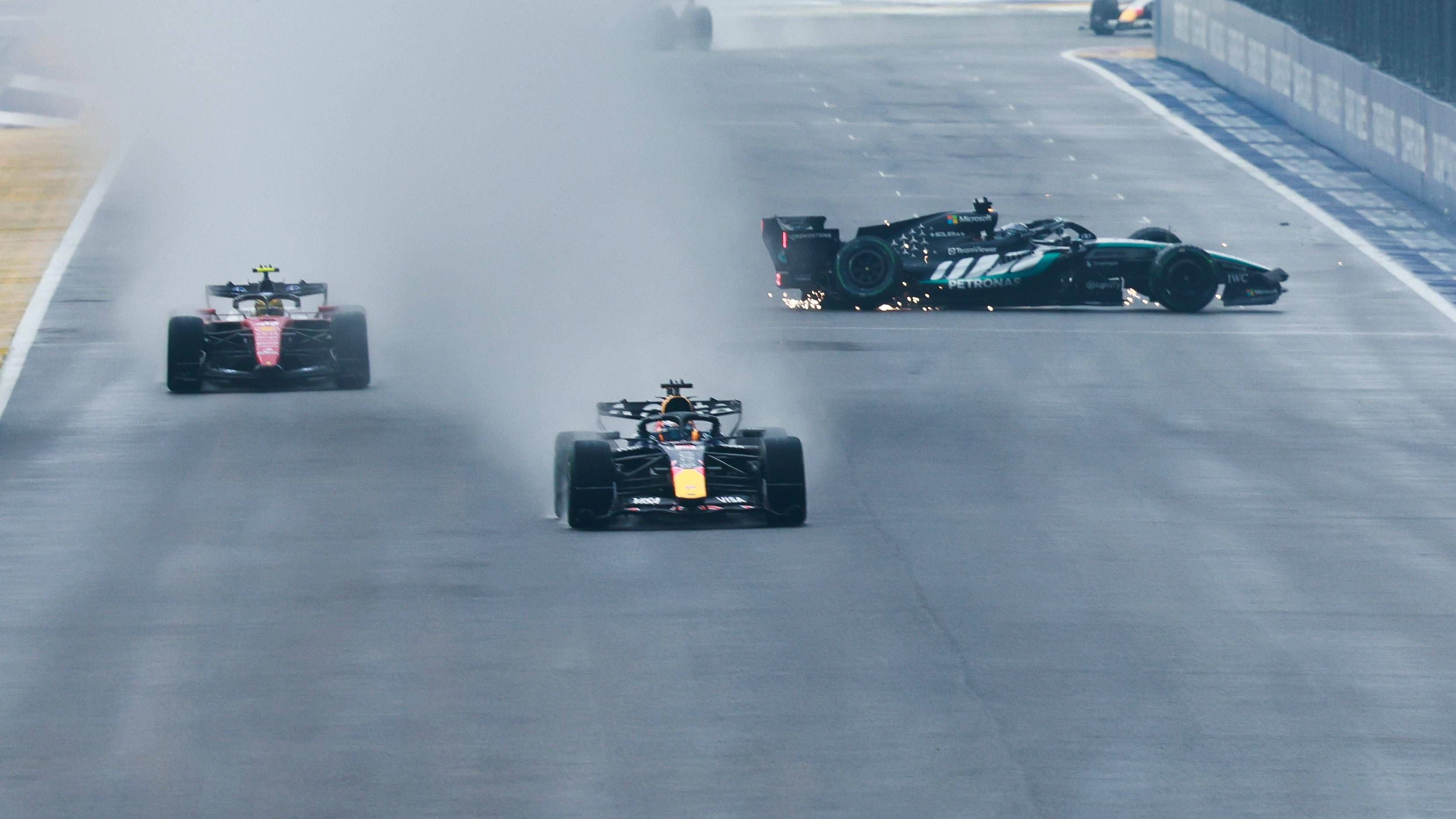 63 RUSSELL George gbr, Mercedes AMG F1 Team W17, action F1 GP 17 Singapore 2026 F1 GP 17 Singapore 2026 81 PIASTRI Oscar aus, McLaren F1 Team MCL40, action F1 GP 17 Singapore 2026 Singapore *** 63 RUSSELL George GBR, Mercedes AMG F1 Team W17, action F1 GP 17 Singapore 2026 F1 GP 17 Singapore 2026 81 PIASTRI Oscar USA, McLaren F1 Team MCL40, action F1 GP 17 Singapore 2026 Singapore