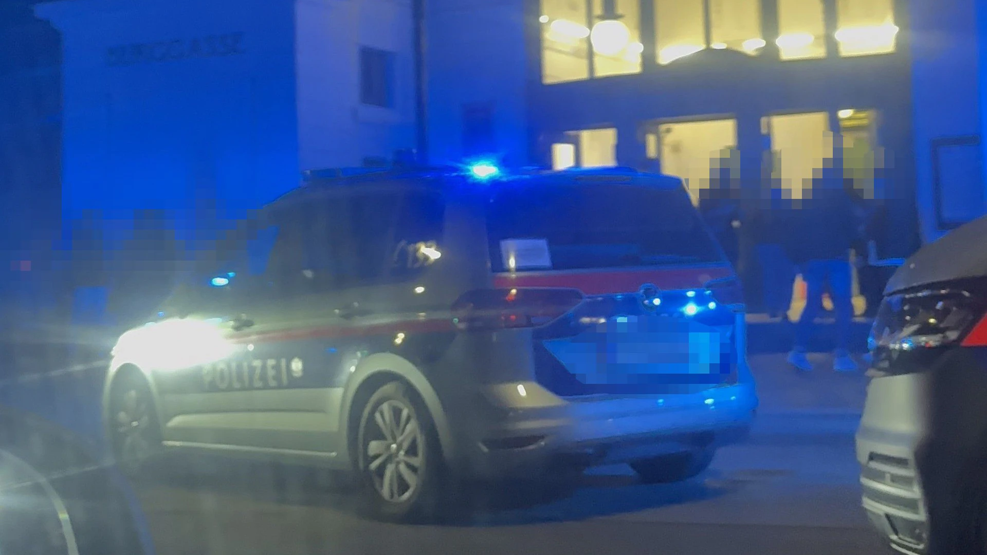 Rauferei vor Lugner City! Polizei nimmt Mann fest