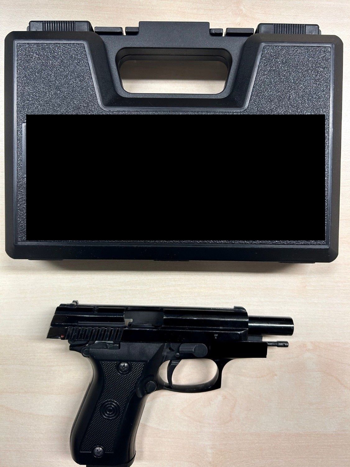 Die Polizei stellte die Schreckschusswaffe sicher. 