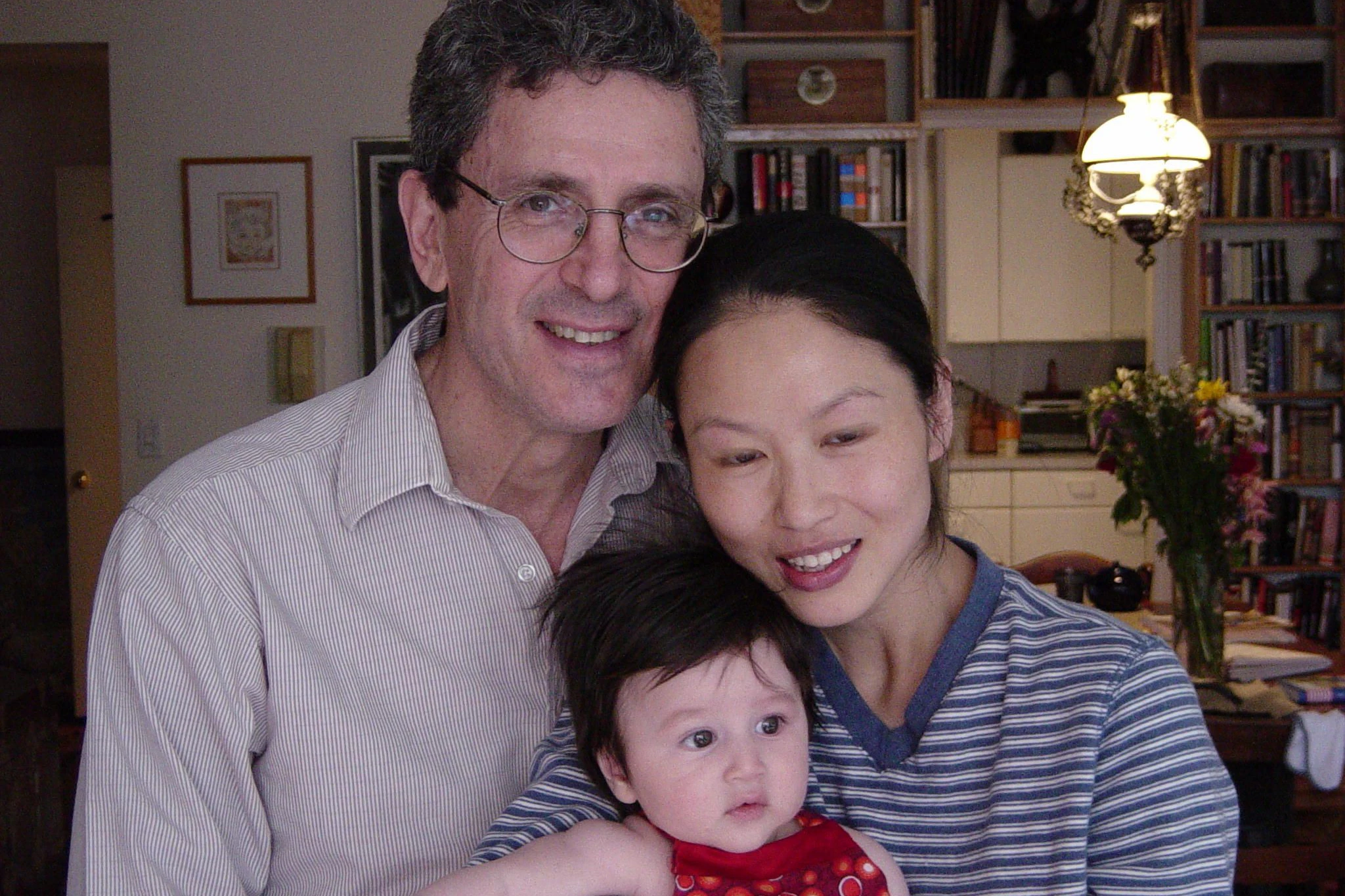 Richard Bernstein im Jahr 2002 mit seiner Frau Zhong Mei und Sohn Elias
