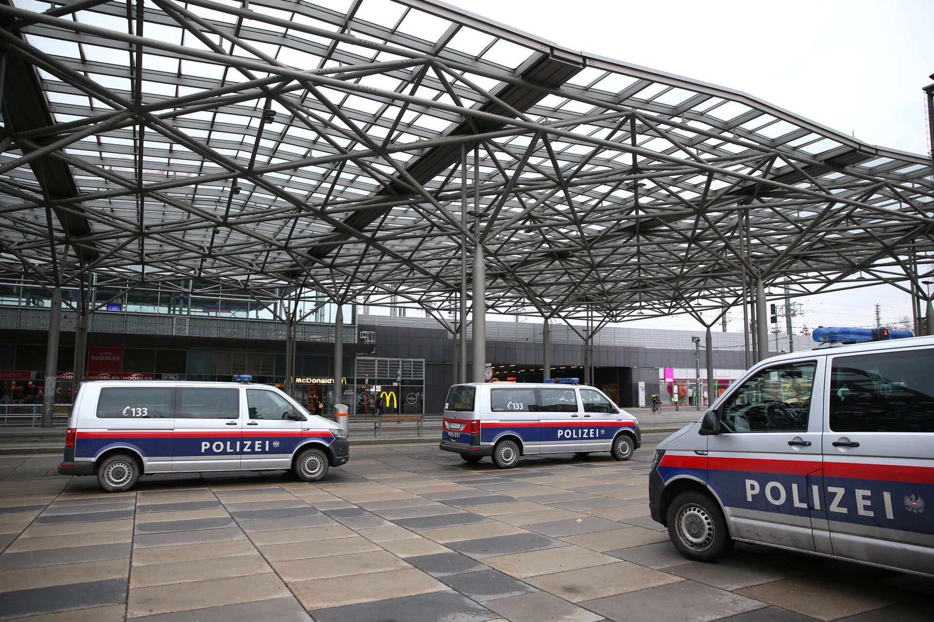 Polizeiautos am Praterstern. Archivbild.