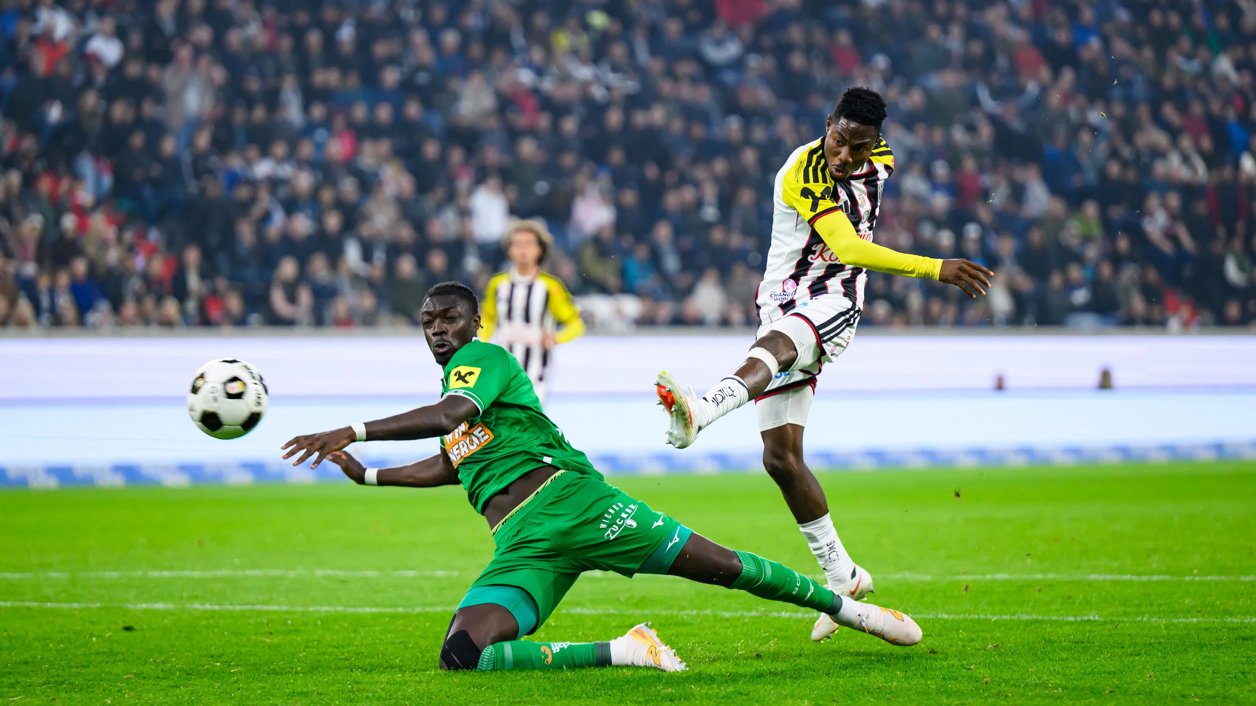 Moses Usor beim Kurzeinsatz gegen Rapid