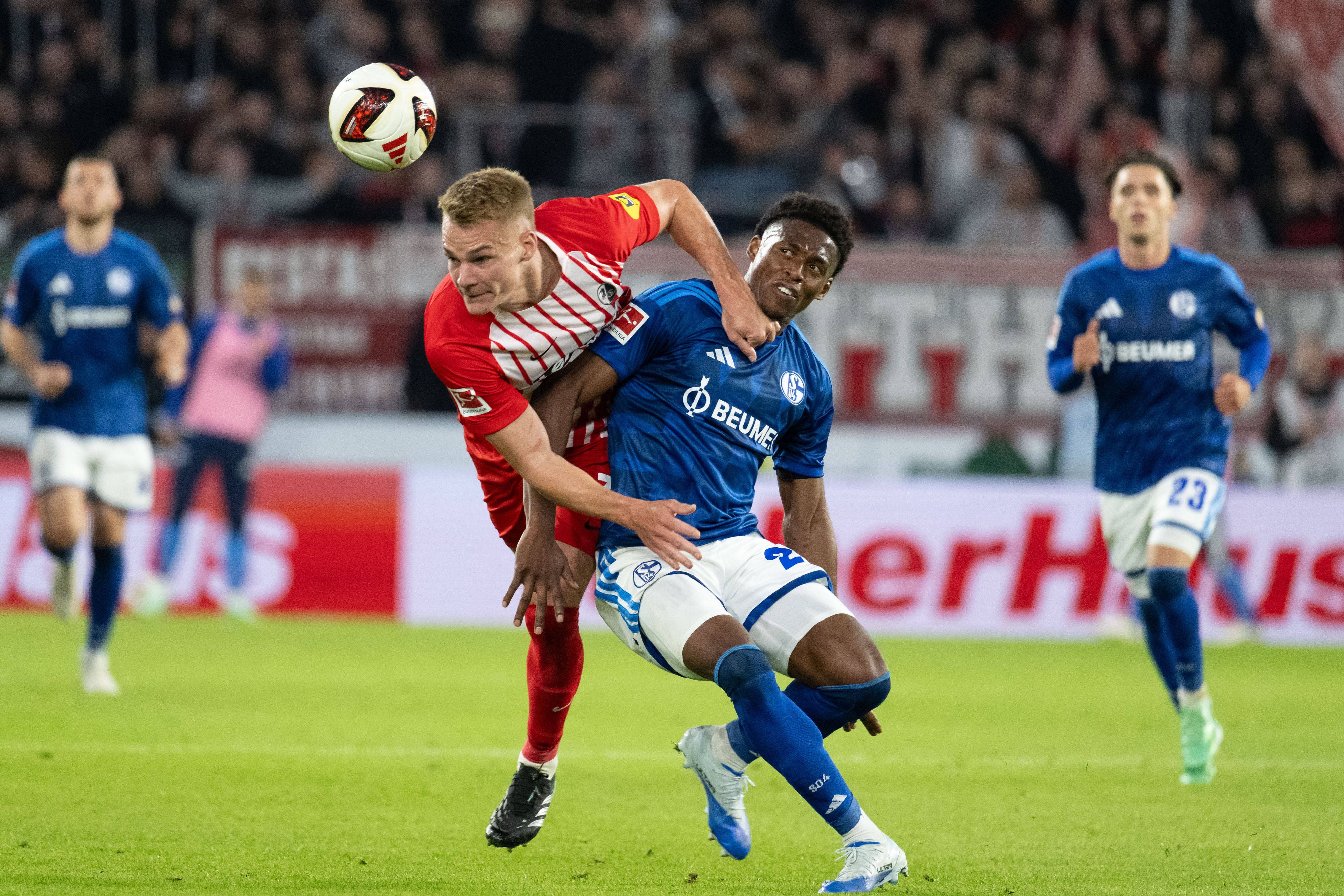 Lienhart stoppt Adamu im ÖFB-Duell.