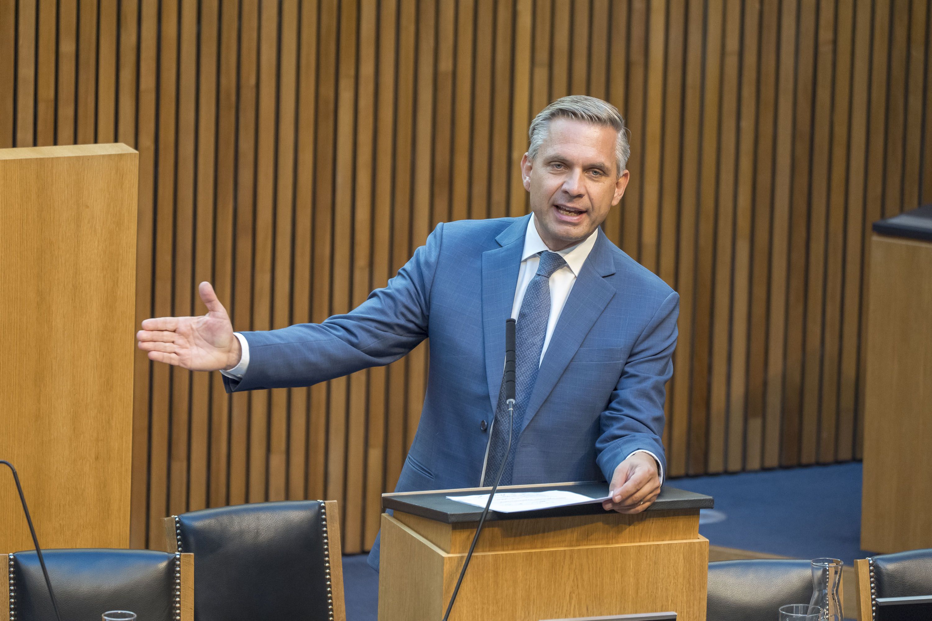 Wirtschaftsminister Wolfgang Hattmannsdorfer (ÖVP) skizziert in einem neuen Blogbeitrag seinen Plan für den Weg Österreichs aus der Krise.