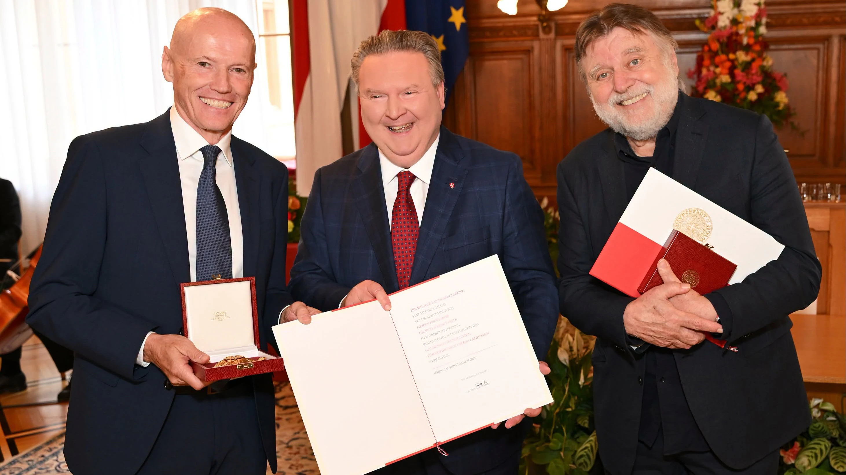 Bürgermeister Michael Ludwig (SP) und die Brüder Peter (l.) und Lukas Resetarits. 