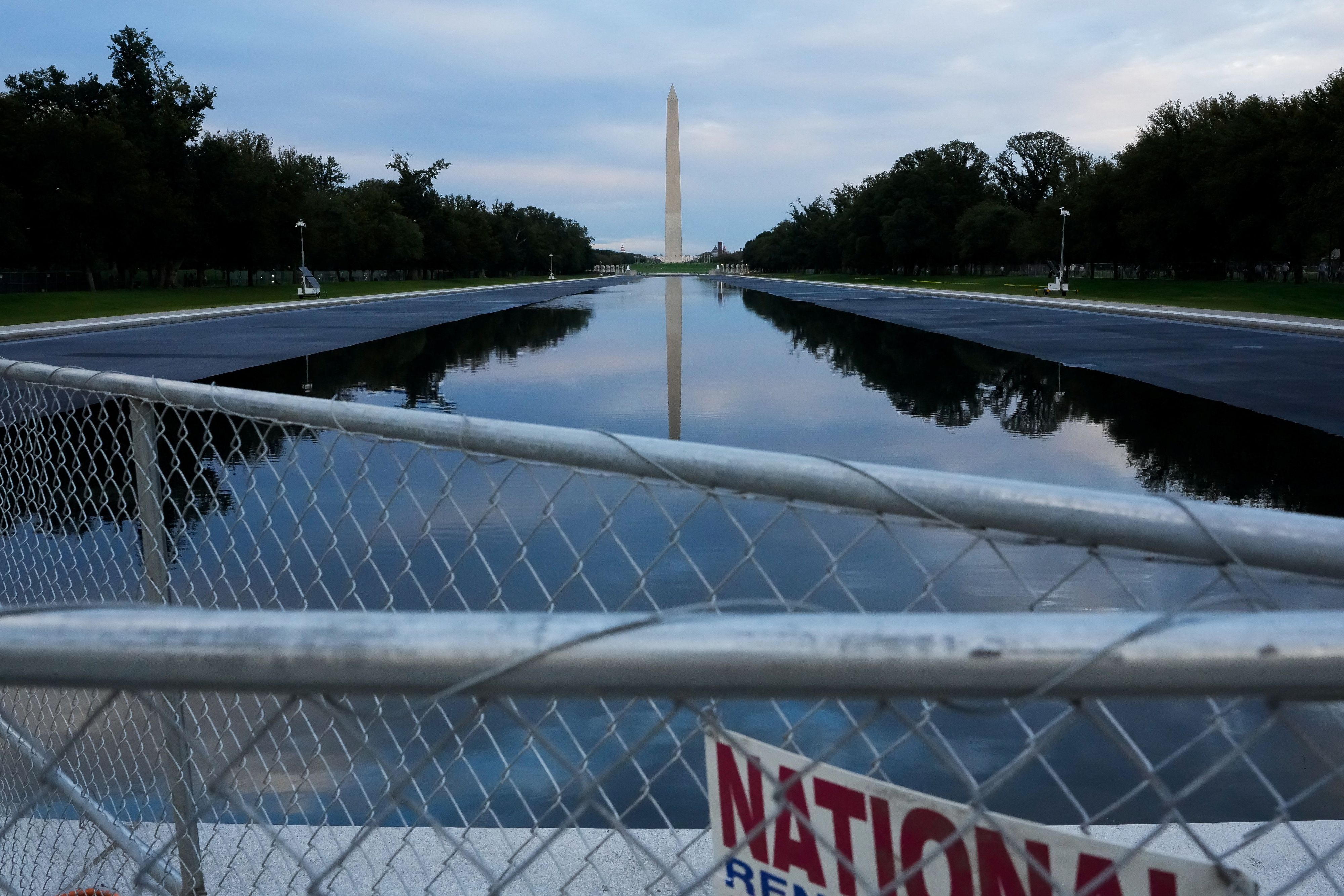 Bauarbeiten beendet: Der Reflecting Pool beim Lincoln Memorial in Washington füllt sich langsam wieder.