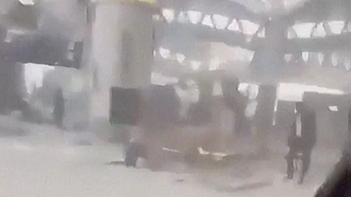 Bei einem Angriff auf den internationalen Flughafen König Chalid in Riad waren nach Angaben der saudischen Zivilluftfahrtbehörde mindestens zwölf Menschen getötet und weitere 309 verletzt worden.