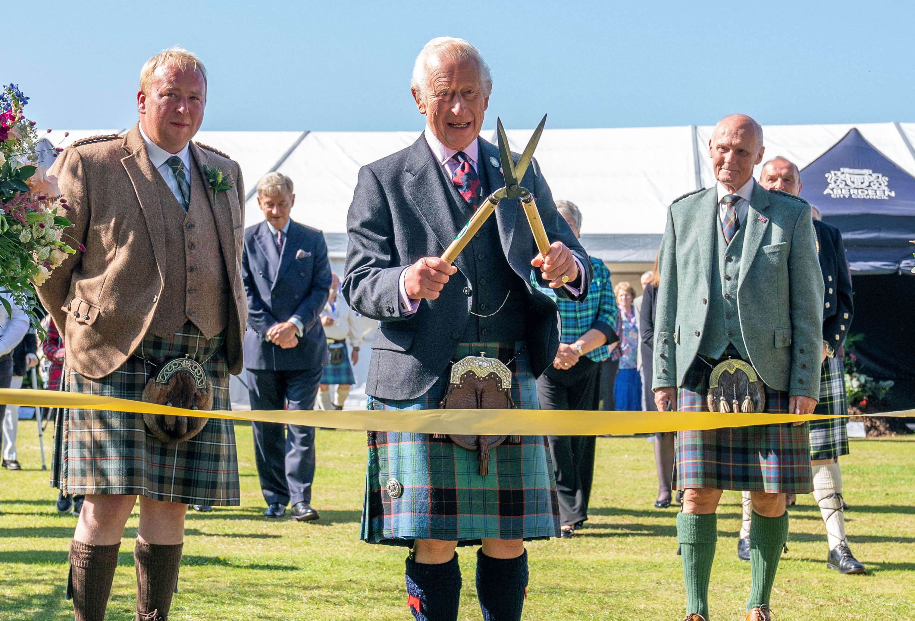 König Charles eröffnet Aberdeen's 200th Blumenschau im Duthie Park, 2024.