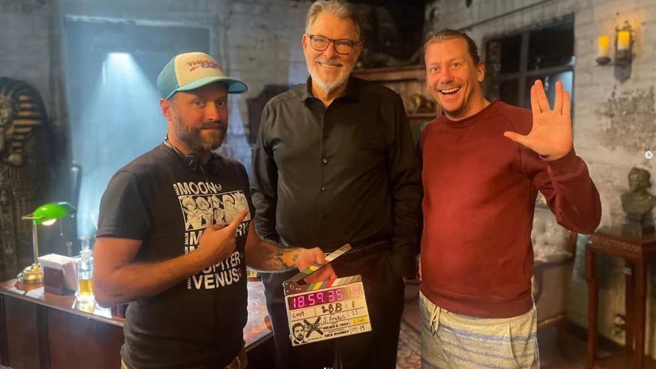 Showrunner Holger Frick und Produzent Benjamin Munz beim Dreh mit Jonathan Frakes