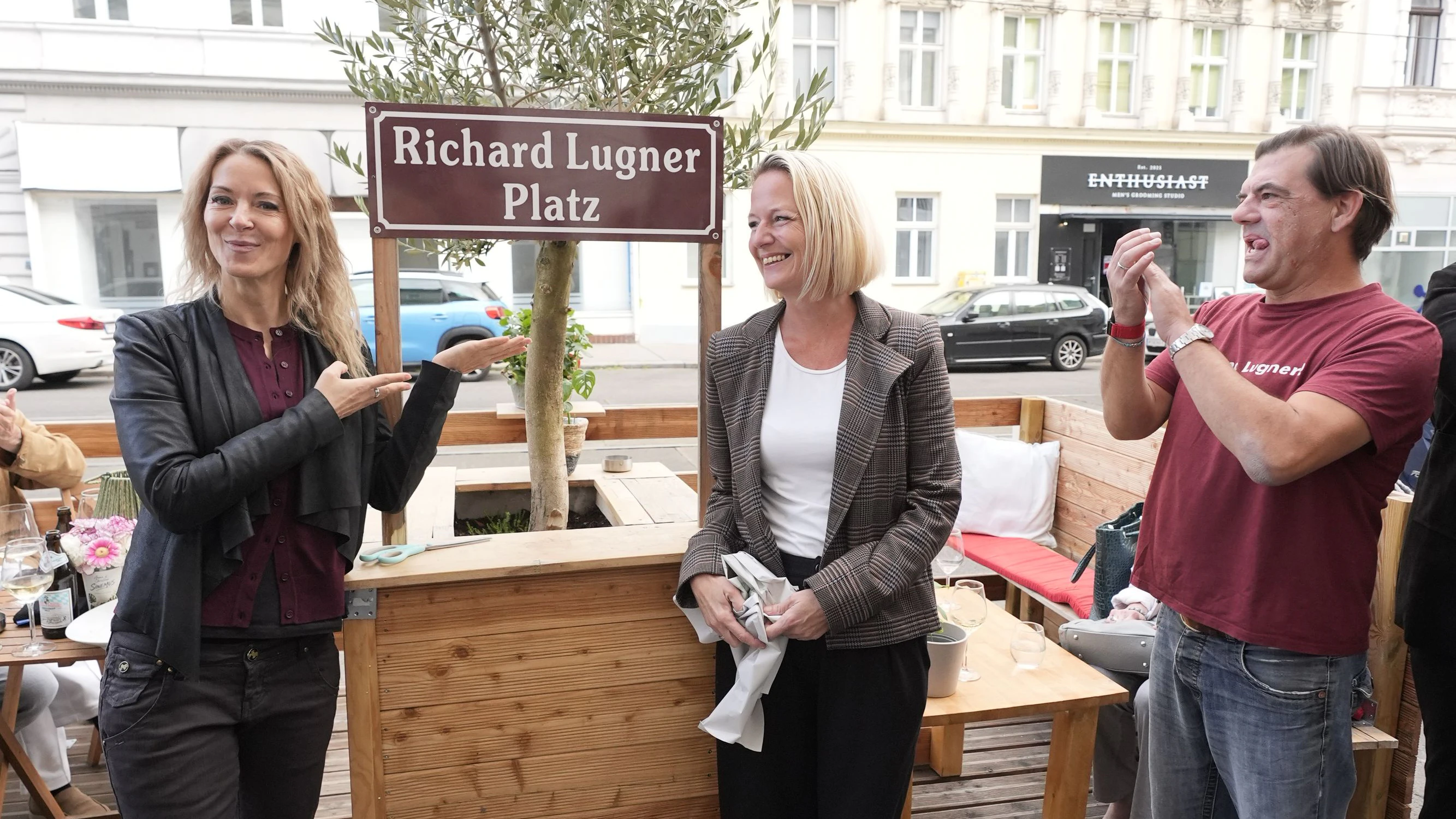 Heute.at - Lugner-Platz enthüllt! Darum fehlten Mausi und Jacky