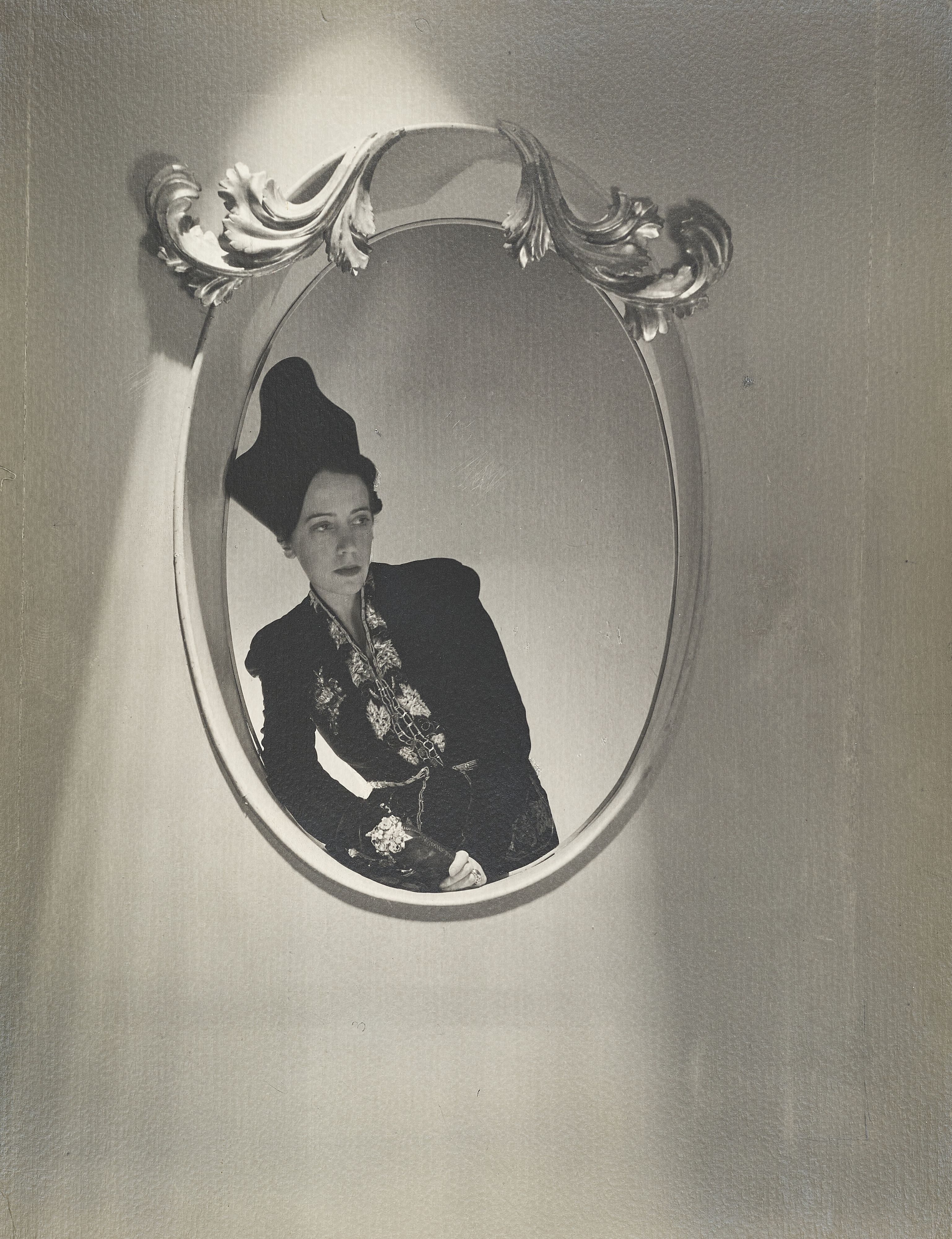 Das 1936 von Horst P. Horst aufgenommene Porträt der Modeschöpferin Elsa Schiaparelli erzielte bei einer Auktion in Wien 31.200 Euro.