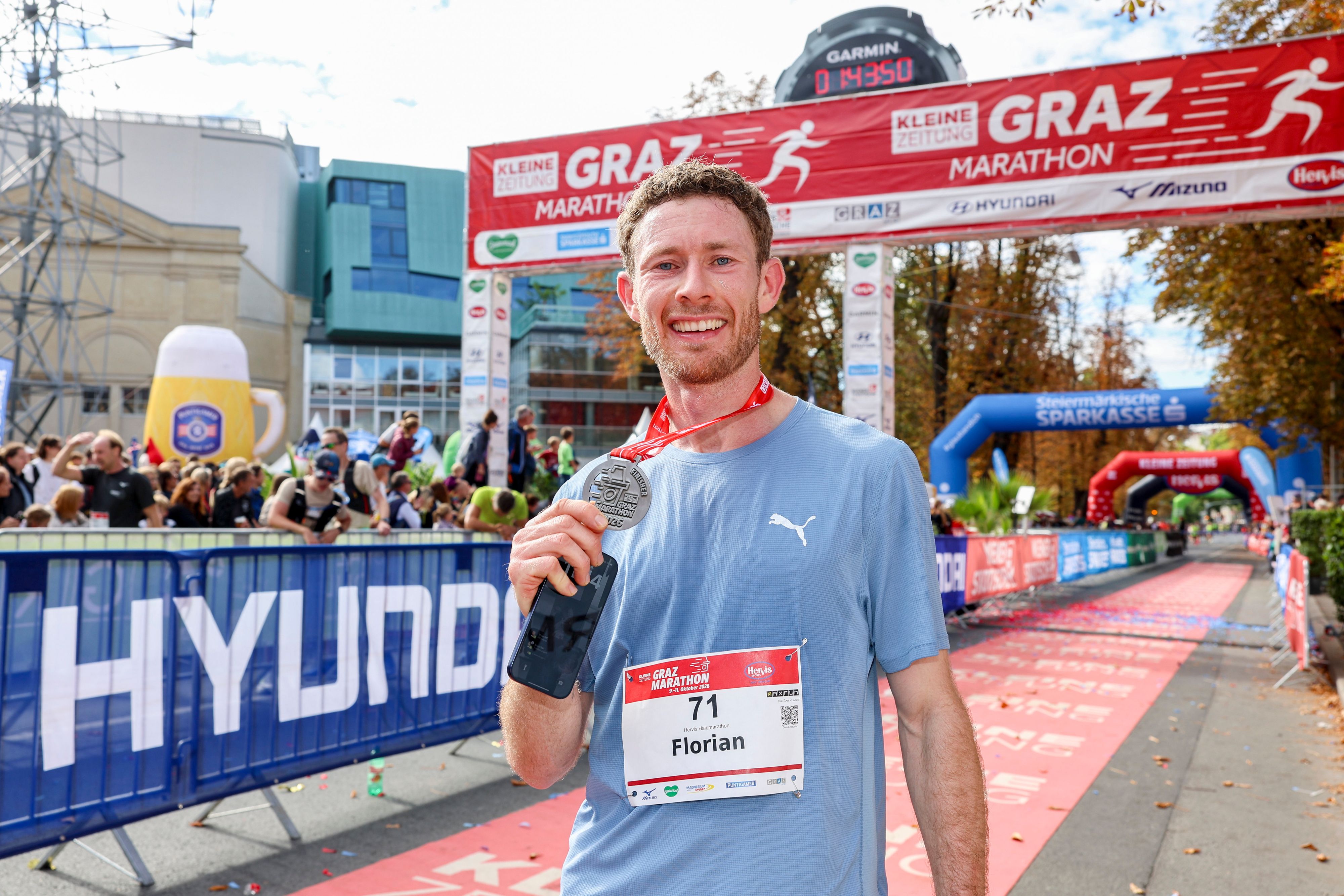 Florian Kainz zufrieden im Ziel des Graz-Marathons: 