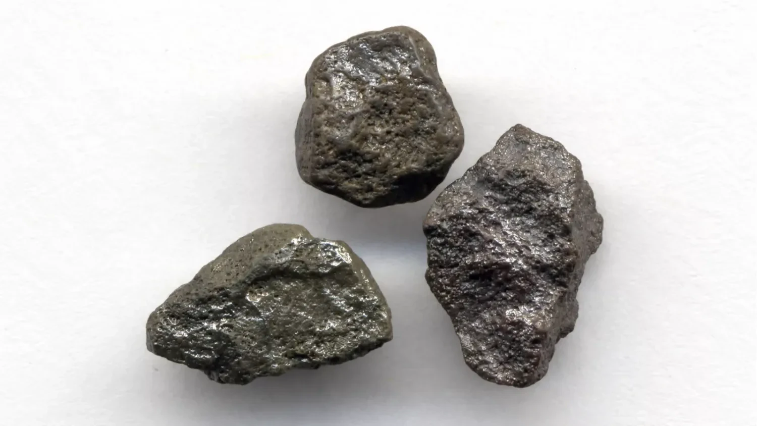 Die porösen Carbonados könnten ihren Ursprung einem Asteroideneinschlag vor Milliarden Jahren verdanken.