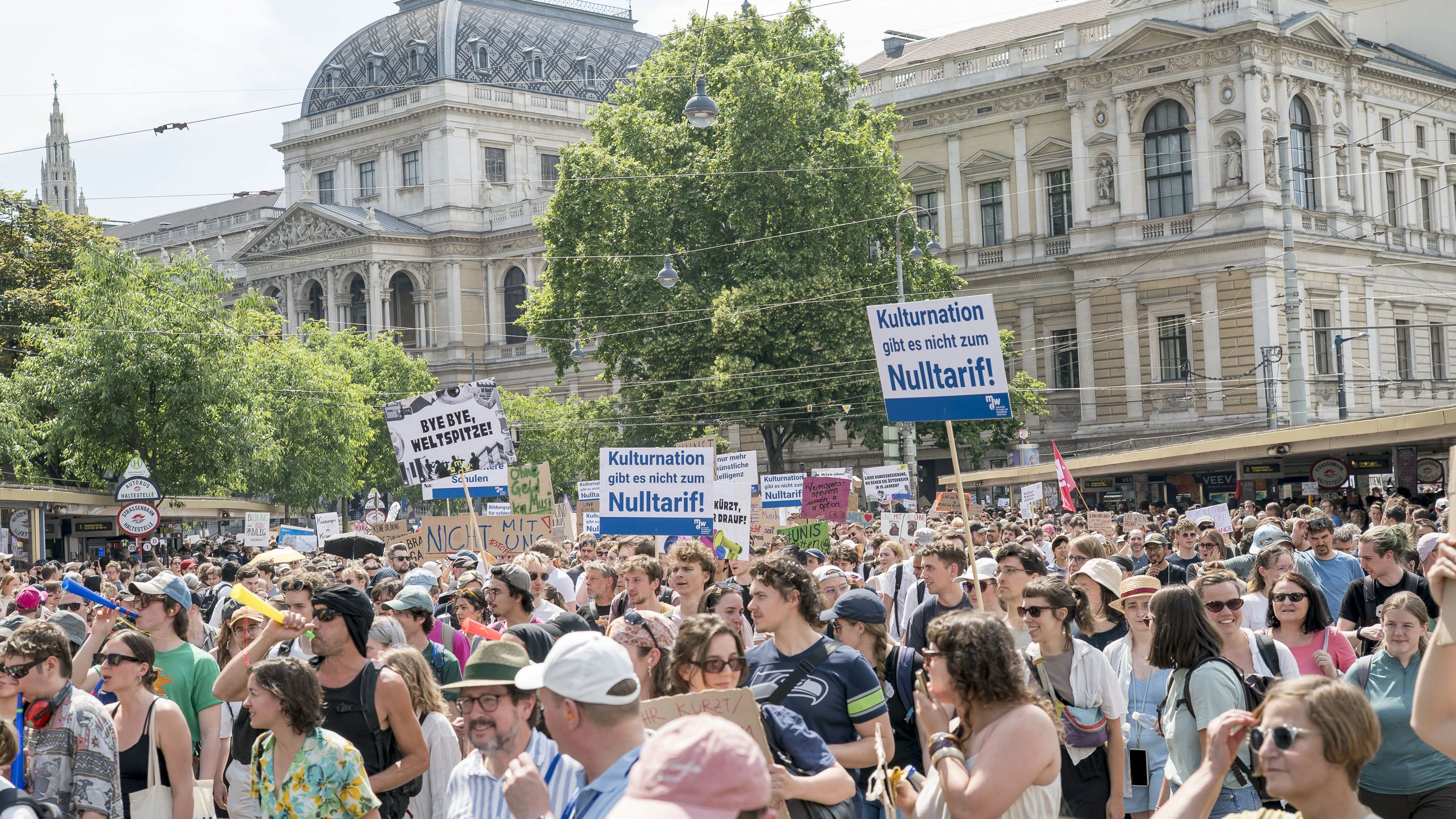 Demonstration gegen die geplanten Kürzungen beim Universitätsbudget, Demo, 20260527 Foto: Helmut Graf/Tageszeitung Heute