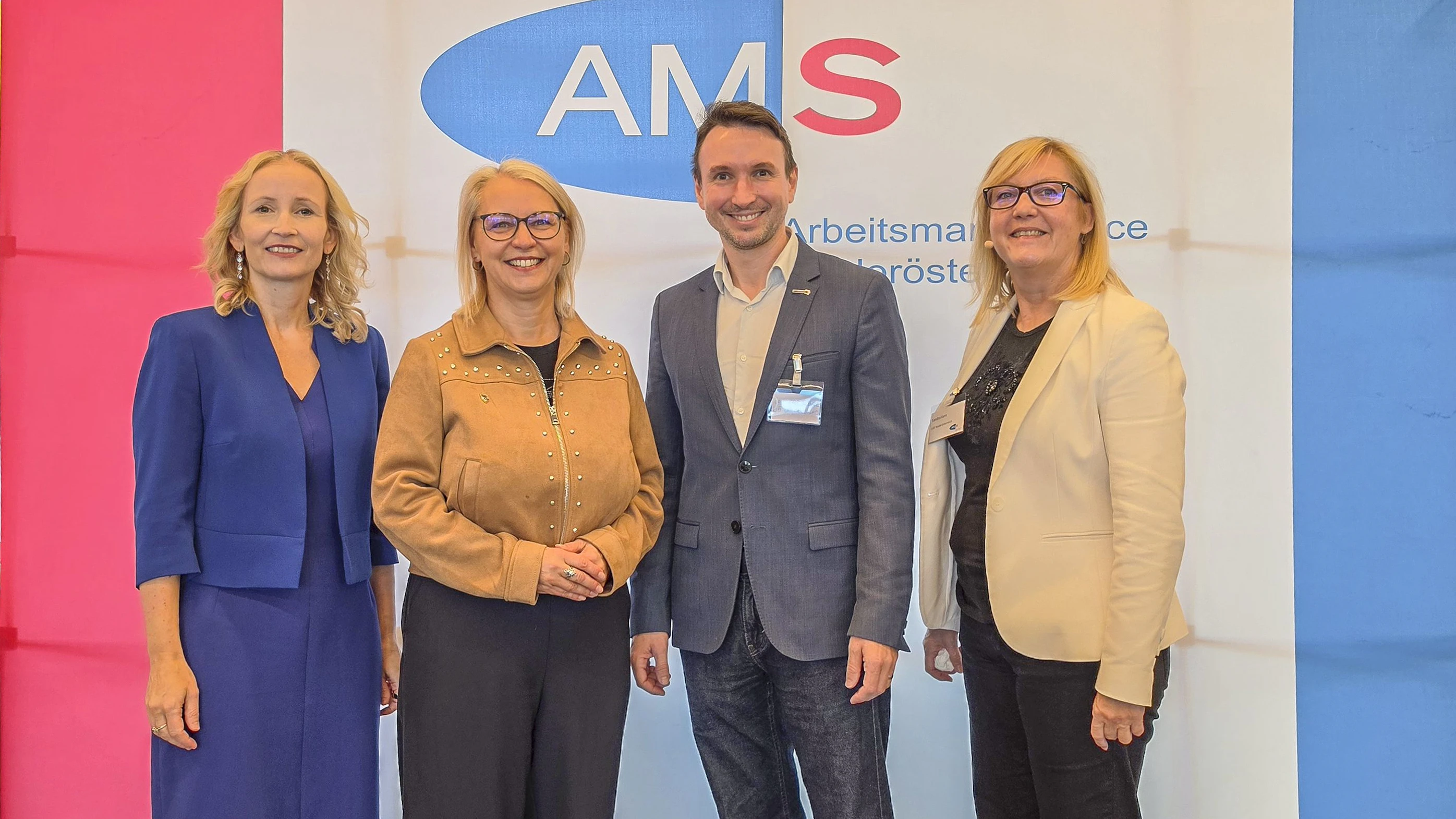 v.l.n.r.: AMS NÖ-Vizechefin Karmen Frena, Vizepräsidentin des NÖ GVV Marion Török, Vizepräsident des NÖ Gemeindebundes Lambert Handl, AMS NÖ-Landesgeschäftsführerin Sandra Kern