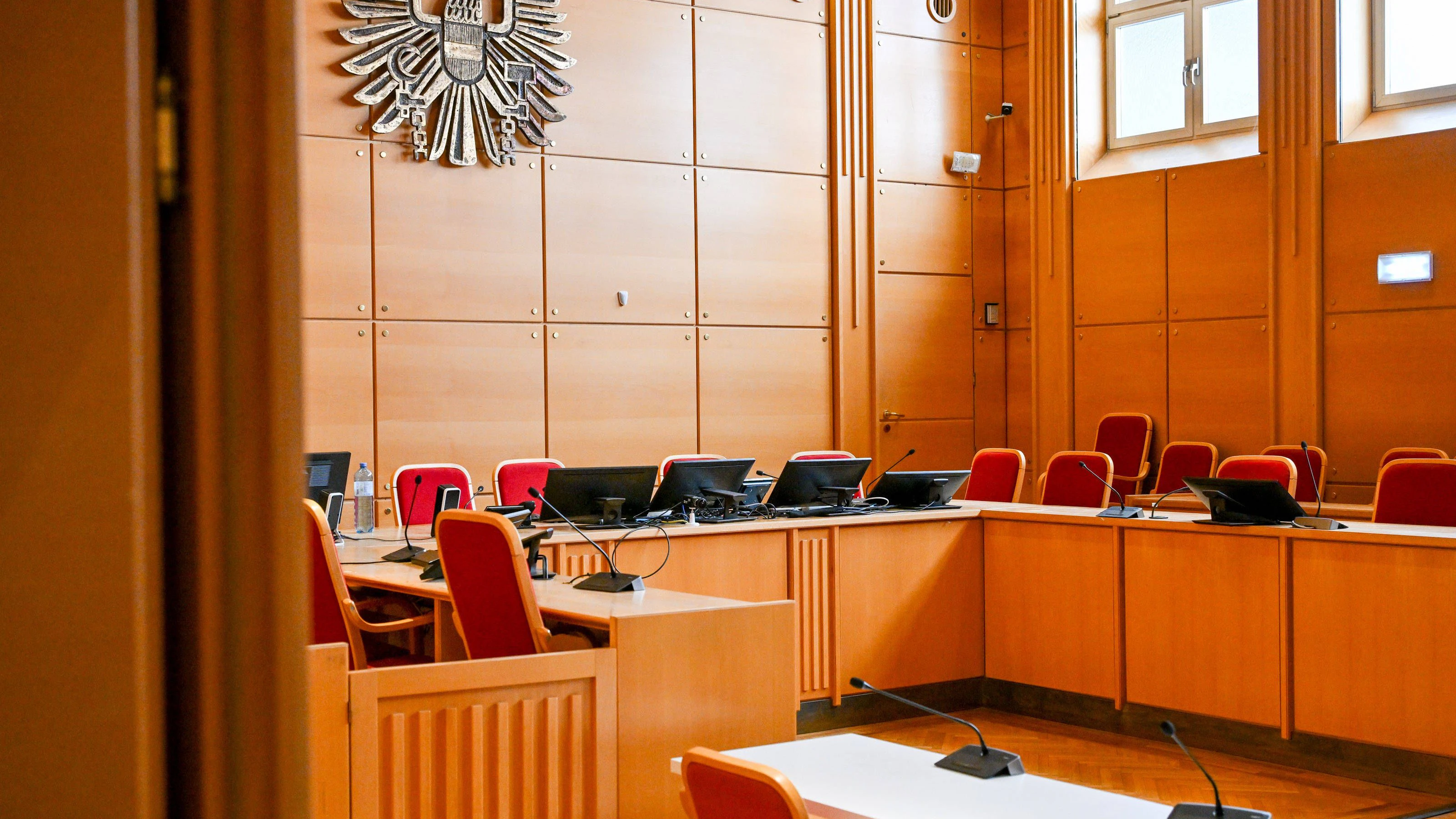 Landesgericht Linz 06.06.2024, Landesgericht Linz, AUT, Junge IS-Sympathisanten, im Bild Gerichtssaal innen Oberoesterreich *** Regional Court Linz 06 06 2024, Regional Court Linz, AUT, Young IS sympathizers, in the picture courtroom inside Upper Austria Gericht, Verhandlung, Junge IS-Sympathisanten, 06.06.2024-7