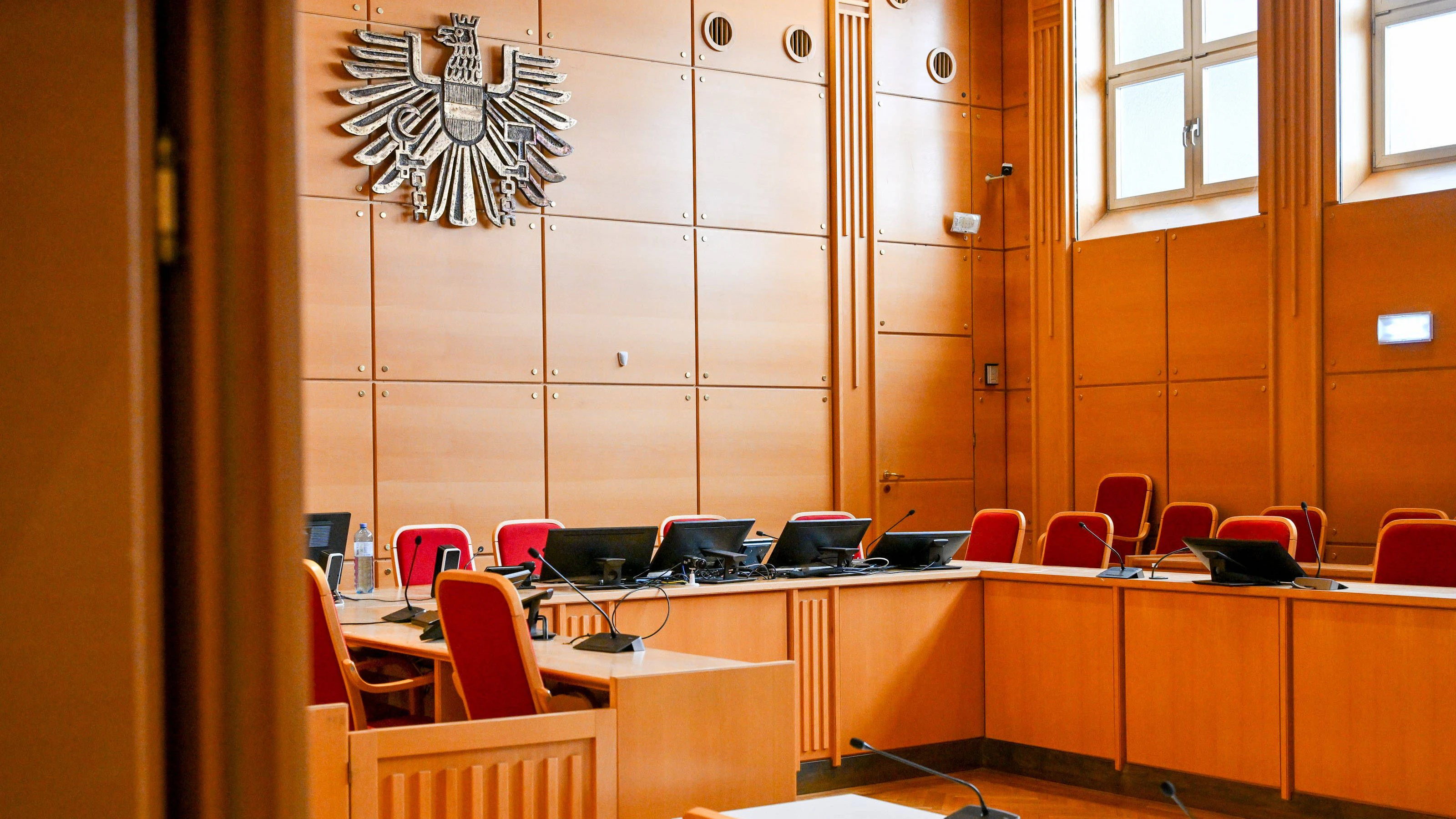 Landesgericht Linz 06.06.2024, Landesgericht Linz, AUT, Junge IS-Sympathisanten, im Bild Gerichtssaal innen Oberoesterreich *** Regional Court Linz 06 06 2024, Regional Court Linz, AUT, Young IS sympathizers, in the picture courtroom inside Upper Austria Gericht, Verhandlung, Junge IS-Sympathisanten, 06.06.2024-7