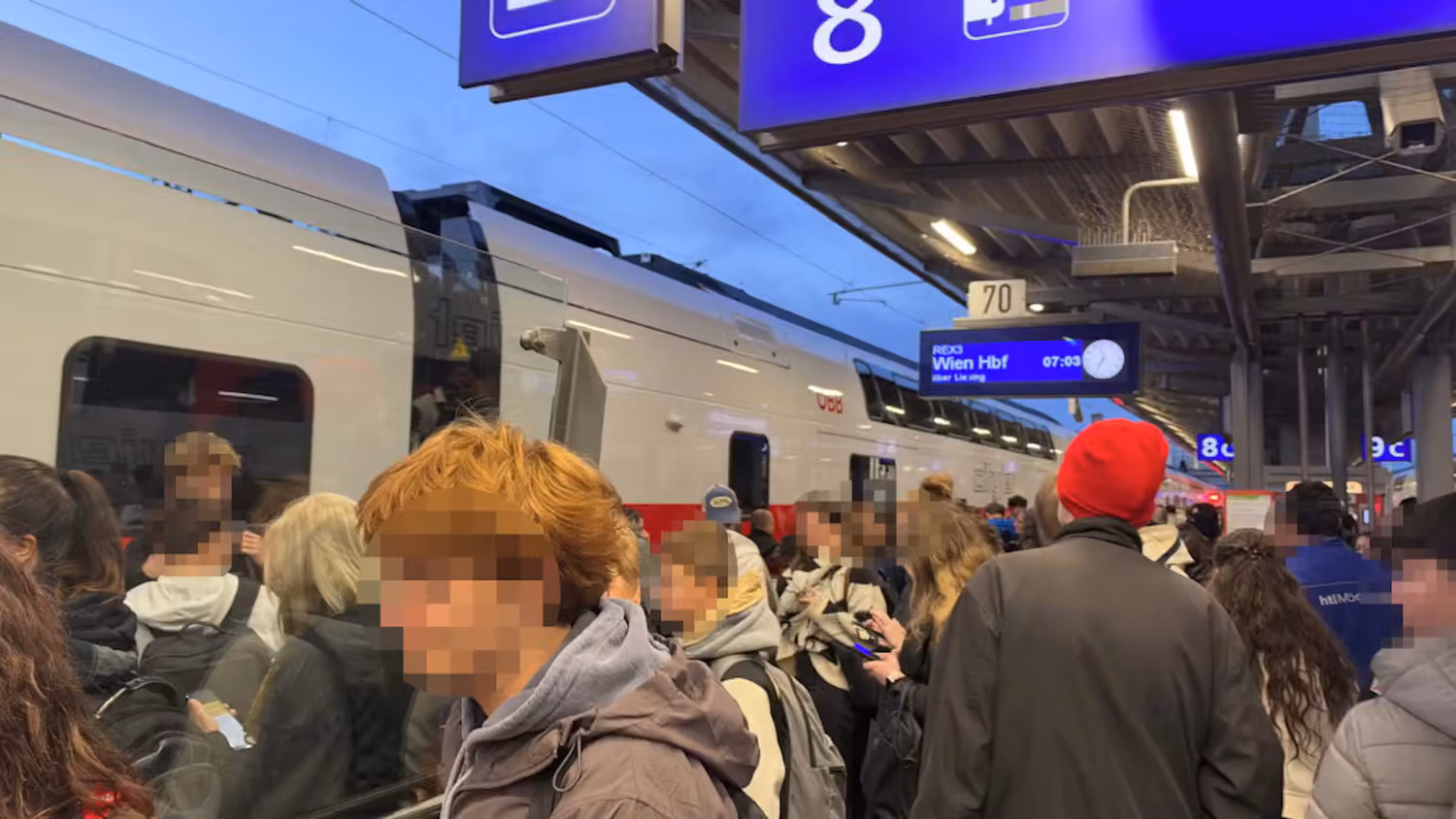 Auch der eingerichtete Schienenersatzverkehr sorgte für Ärger.