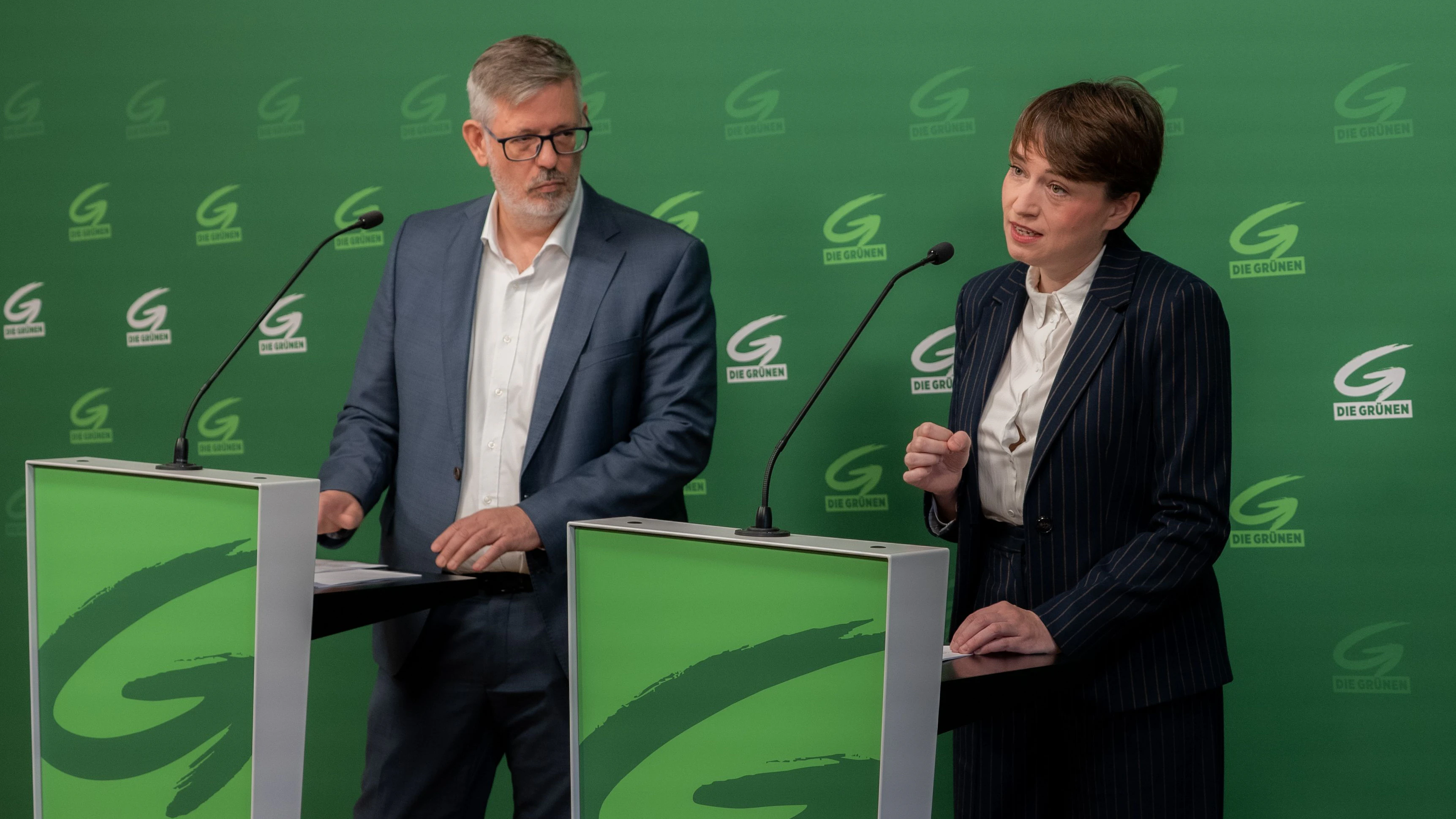 Bei einer Pressekonferenz kündigten die Grünen einen Dringlichen Antrag für die kommende Nationalratssitzung am Mittwoch an.
