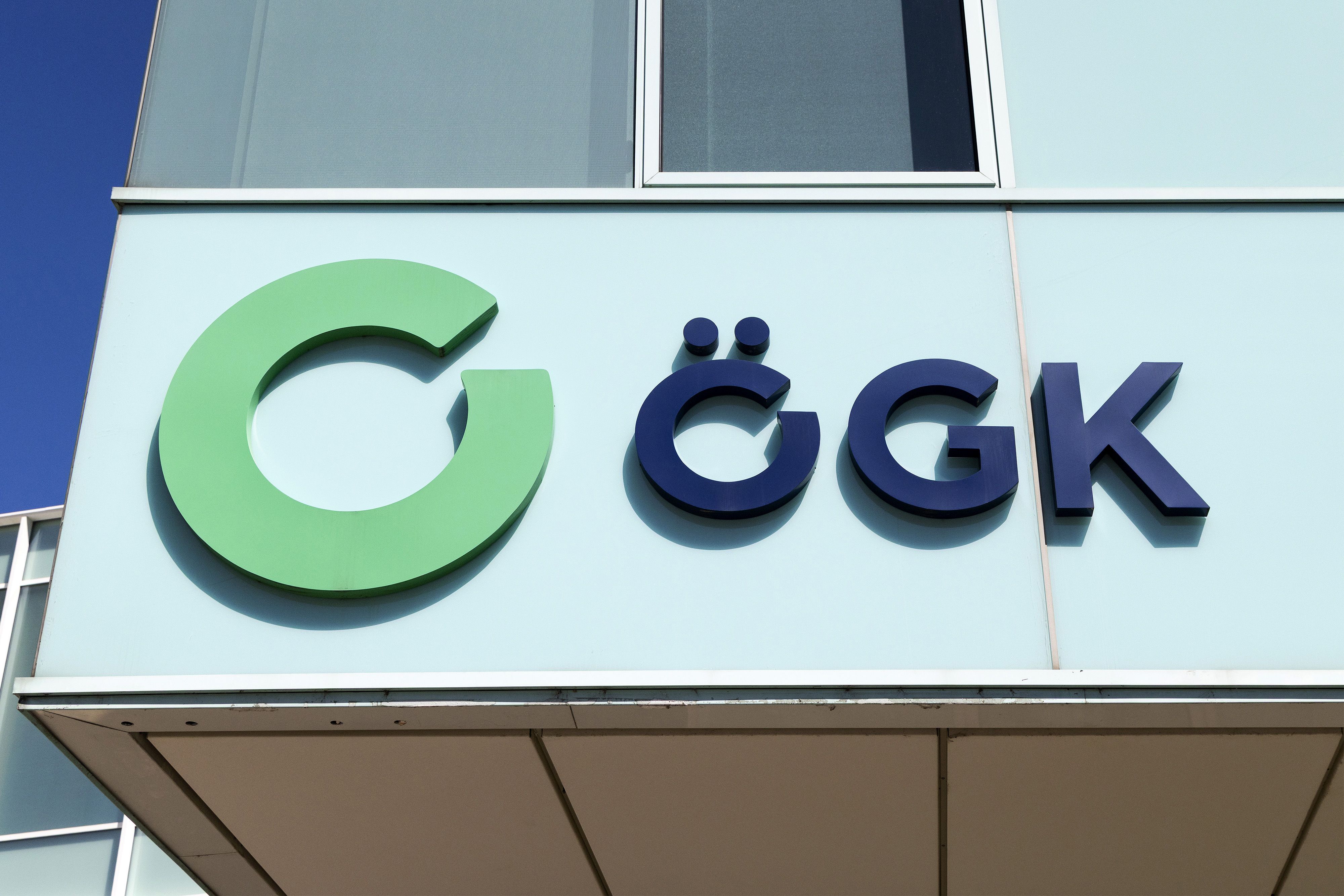 Die Österreichische Gesundheitskasse (ÖGK) verschickt jetzt Rechnungen.