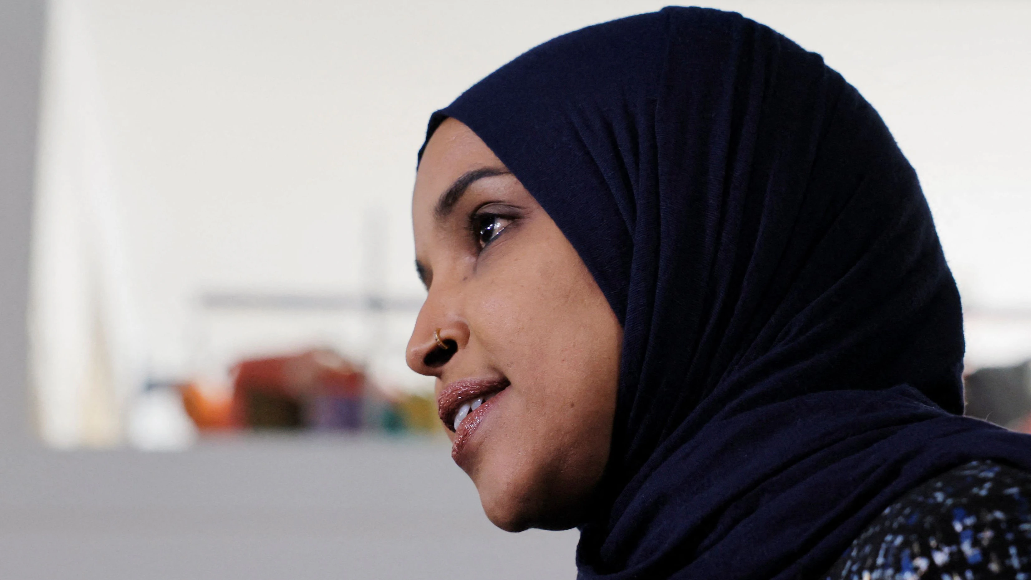 Omar, die als schwarze Abgeordnete immer wieder im Mittelpunkt steht, wurde in den USA mehrfach Zielscheibe. 