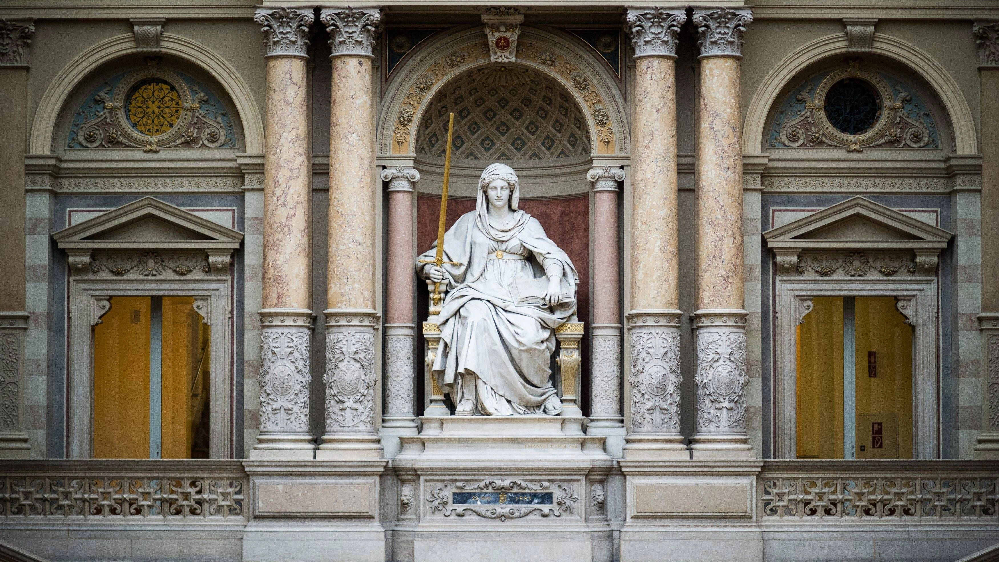THEMENBILD - Oberster Gerichtshof von Österreich. Das Bild wurde am 09. Januar 2014 aufgenommen. im Bild Statue der Justitia // THEMES PICTURE - Austrian Supreme Court of Justice. The image was taken on january, 9th, 2014. Picture shows Statue of Justice, AUT, Foto: Eibner XXX out of Austria XXX EP_gru/E  Theme image Top Court from Austria the Picture was at 09 January 2014 Date in Picture Statue the Justitia Themes Picture Austrian Supreme Court of Justice The Image what Taken ON January 9th 2014 Picture Shows Statue of Justice AUT Photo Eibner XXX out of Austria XXX EP_gru e