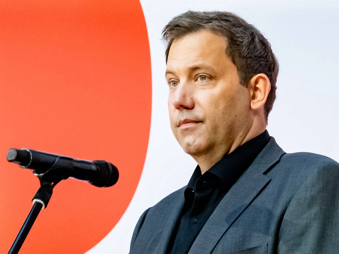 Lars Klingbeil will vorerst alleiniger Parteivorsitzender der SPD bleiben – sich aber bald zur Wahl stellen