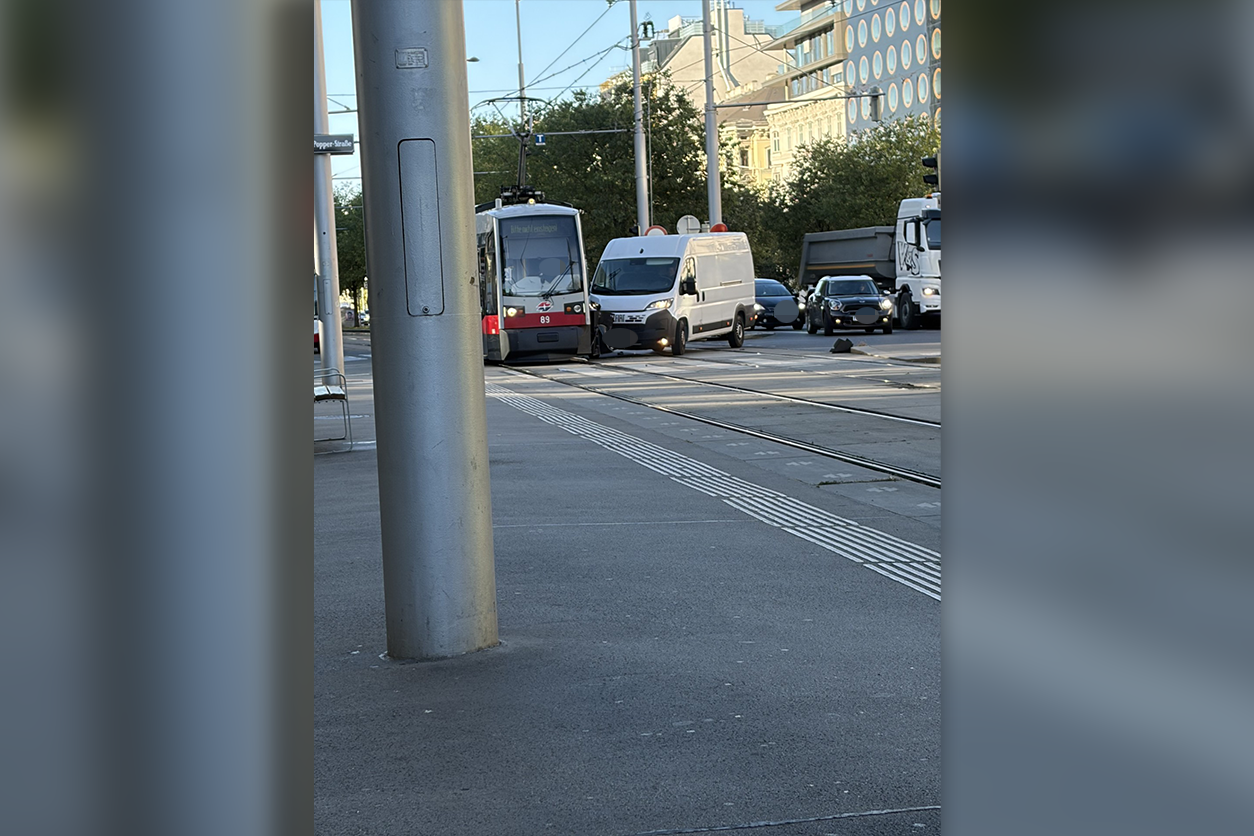 Am Montagvormittag krachte es in der Karl Popper Straße gewaltig.