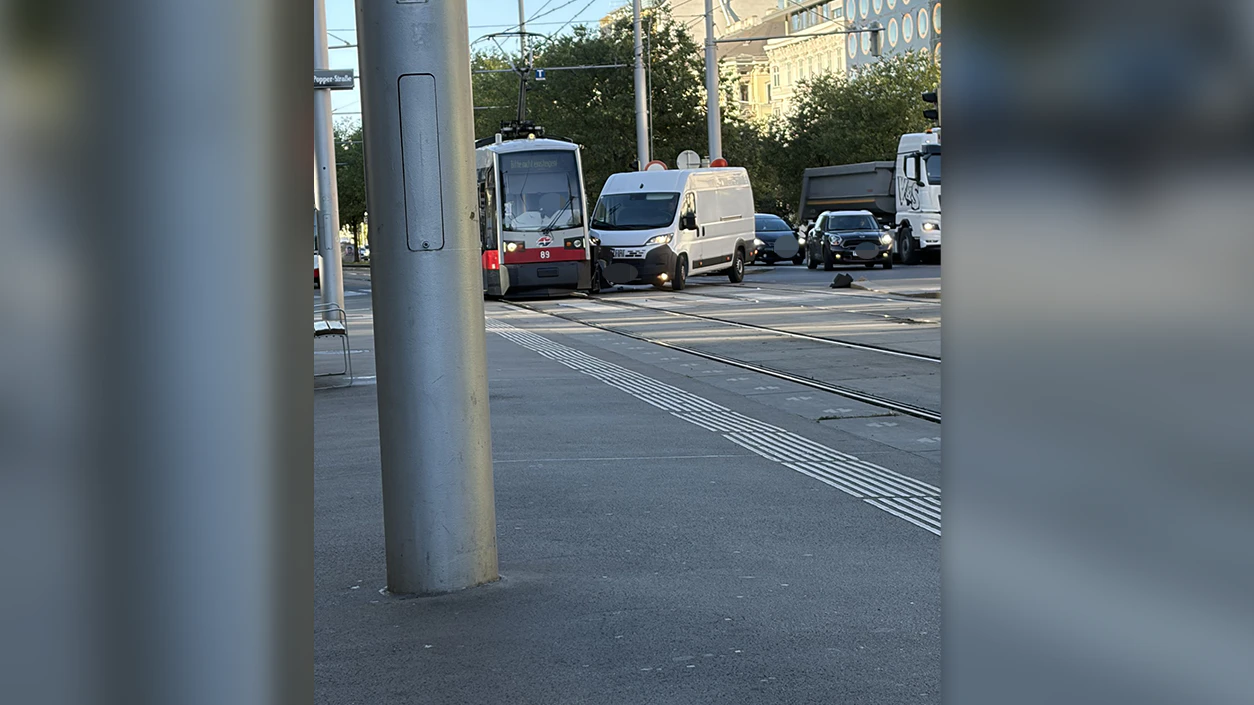 Am Montagvormittag krachte es in der Karl Popper Straße gewaltig.