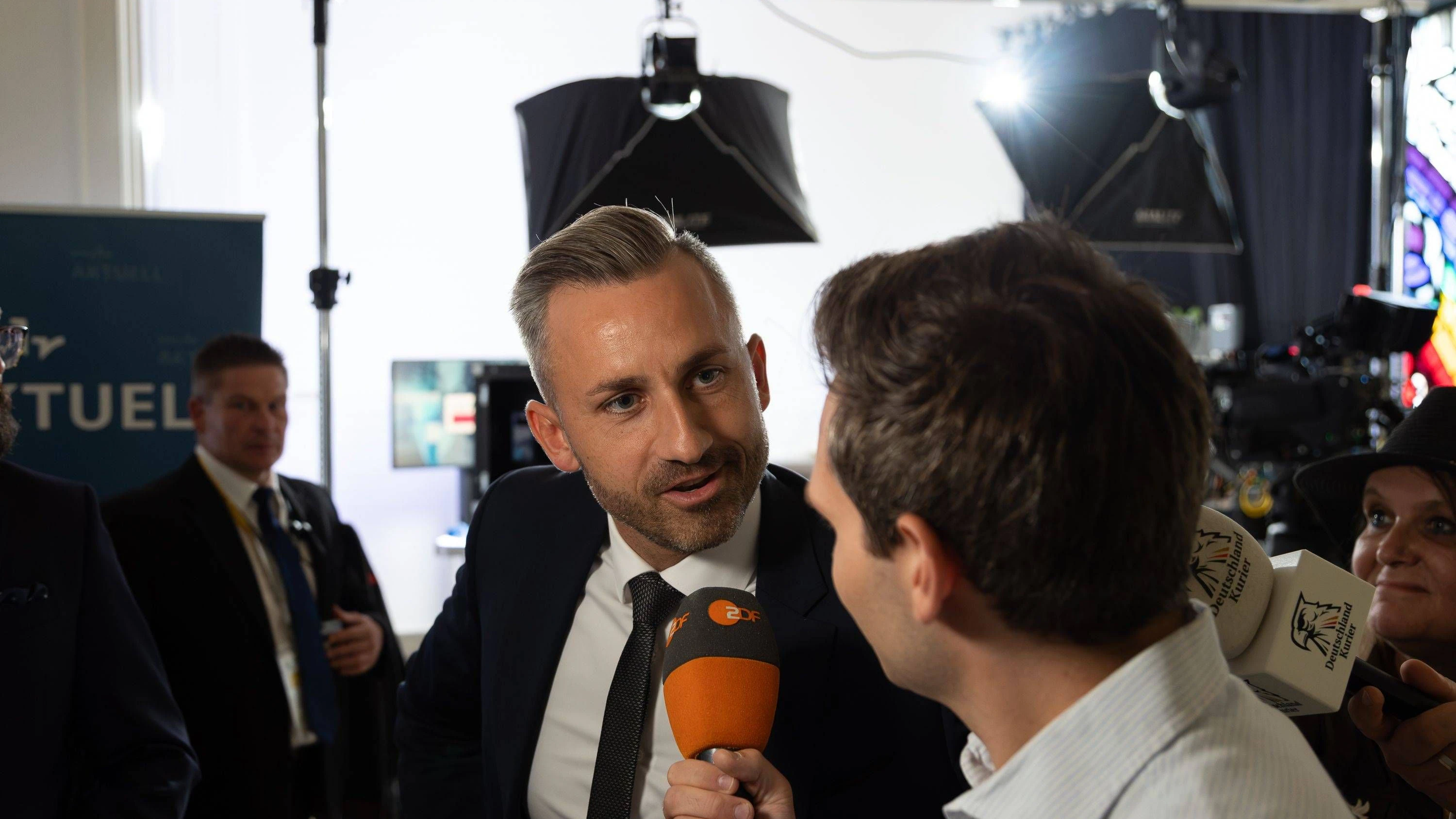 Heute.at - AfD-Politiker Siegmund droht ZDF-Reporter mit Job-Aus