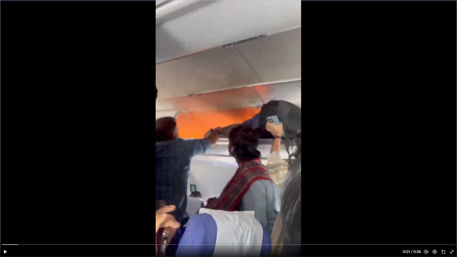Passagiere an Bord von Flug 6E 6115 versuchen, das Feuer zu löschen