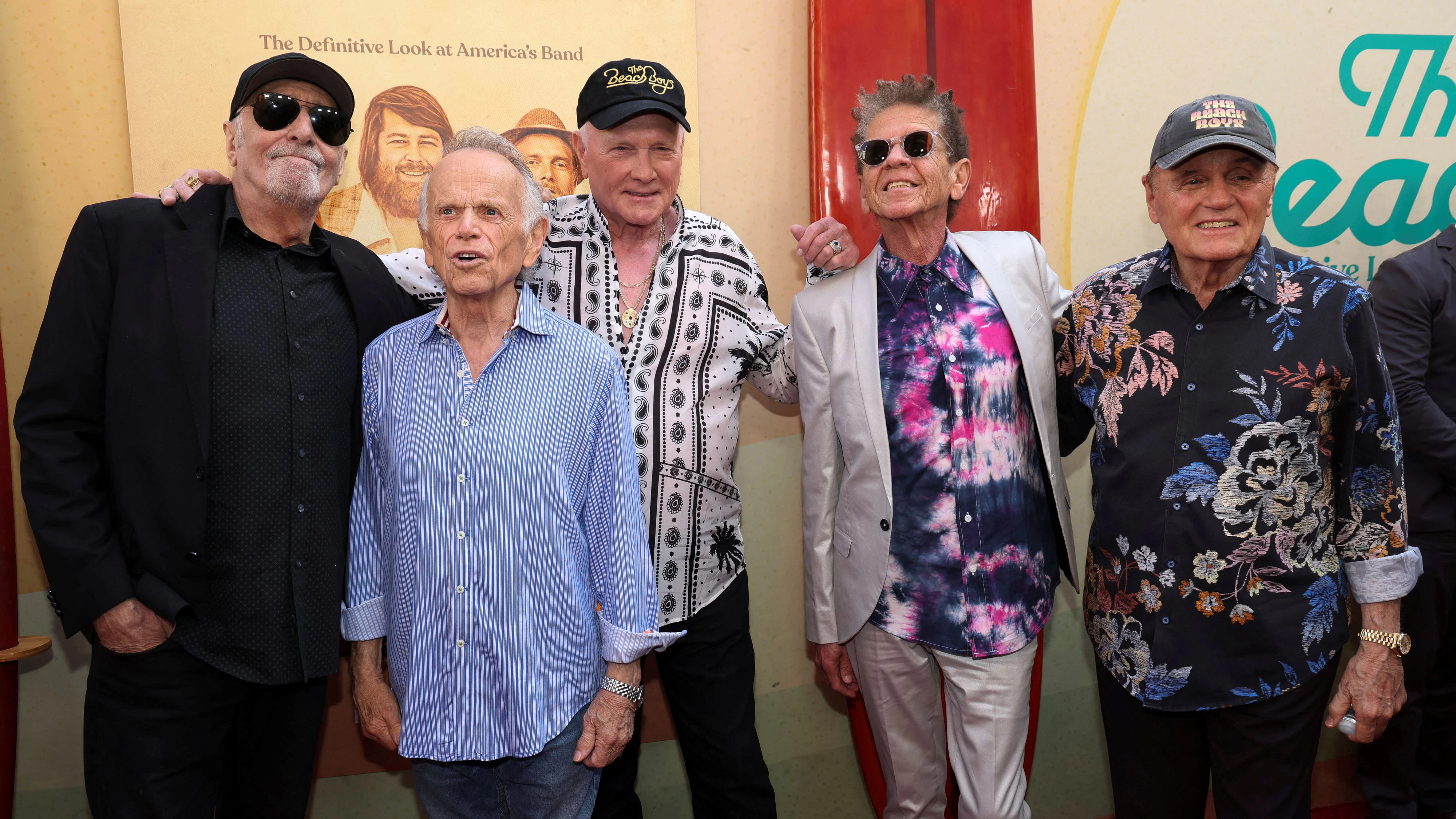 Bruce Johnston, David Marks, Al Jardine, Mike Love und Blondie Chaplin bei der Weltpremiere der Doku "The Beach Boys" at TCL Chinese Theatre in Los Angeles, Mai 2024.