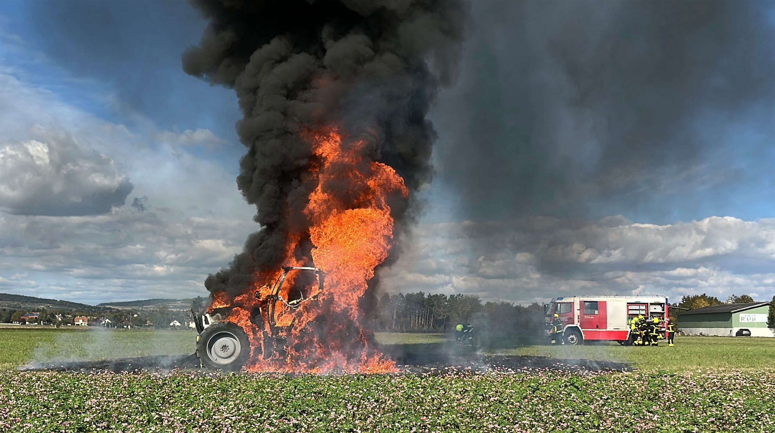 Vollbrand eines Traktors bei Herzogenburg