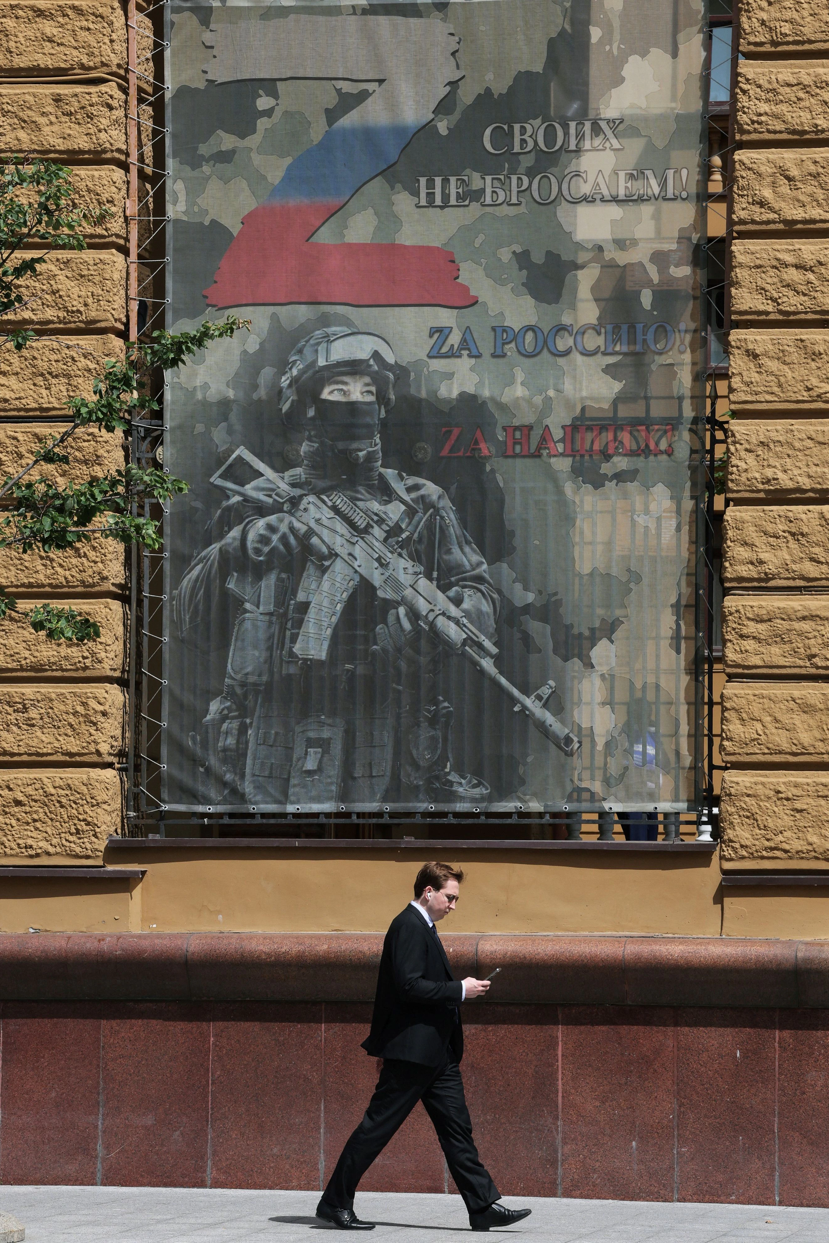 Das Plakat in Moskau wirbt um Freiwillige für Putins "Spezialoperation" gegen die Ukraine