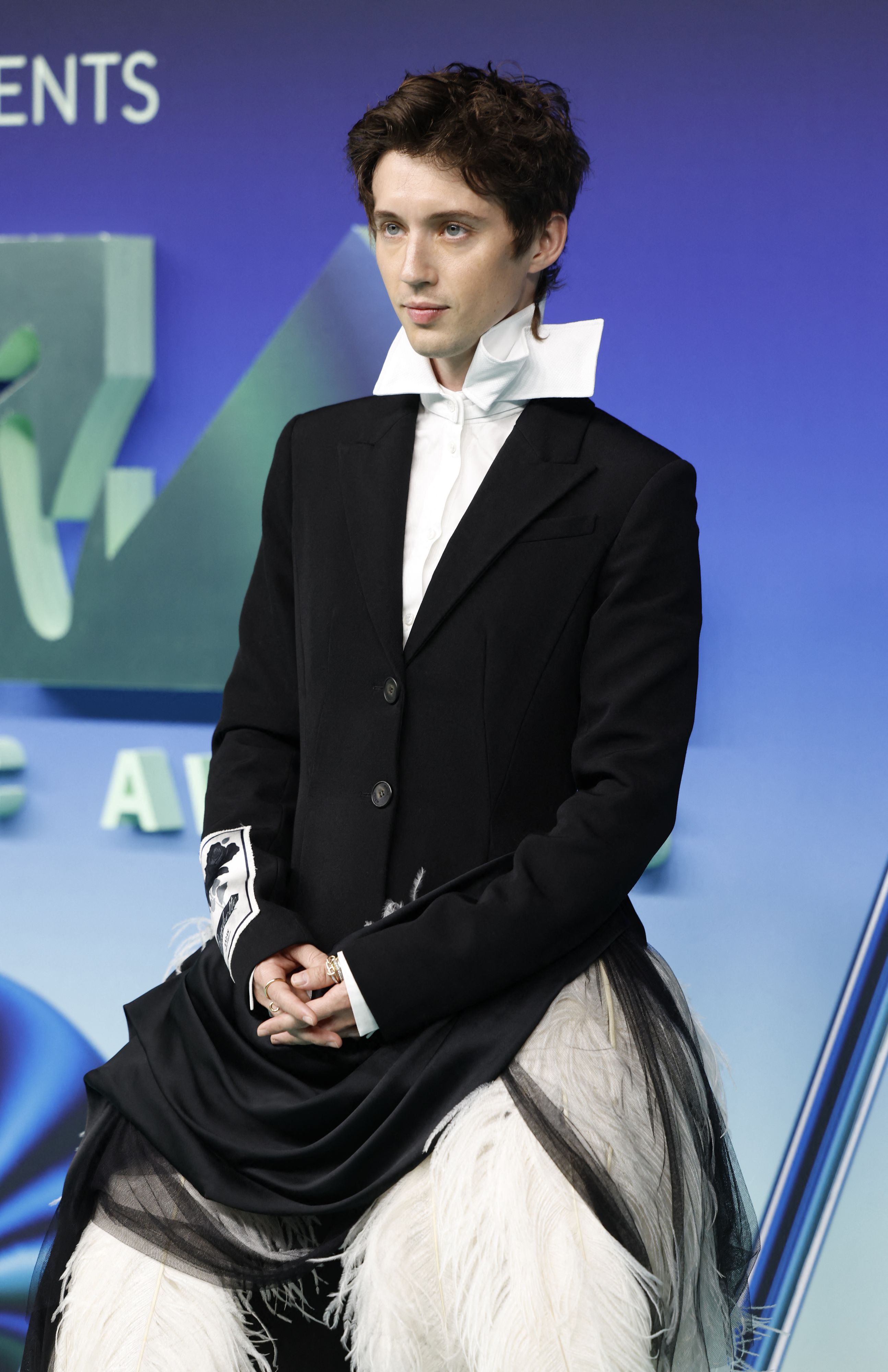 Sänger Troye Sivan rockt ihn schon: Der Rattenschwanz ist zurück und spaltet die Gemüter.