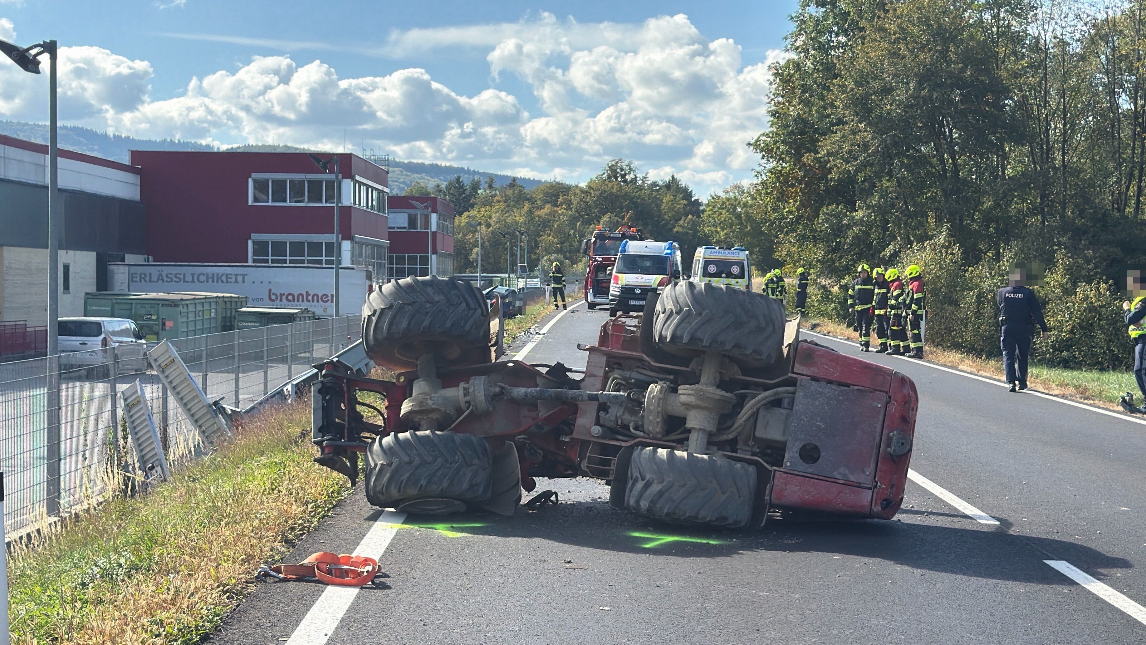 Schwerer Verkehrsunfall auf der Bundesstraße B39 bei Weinburg