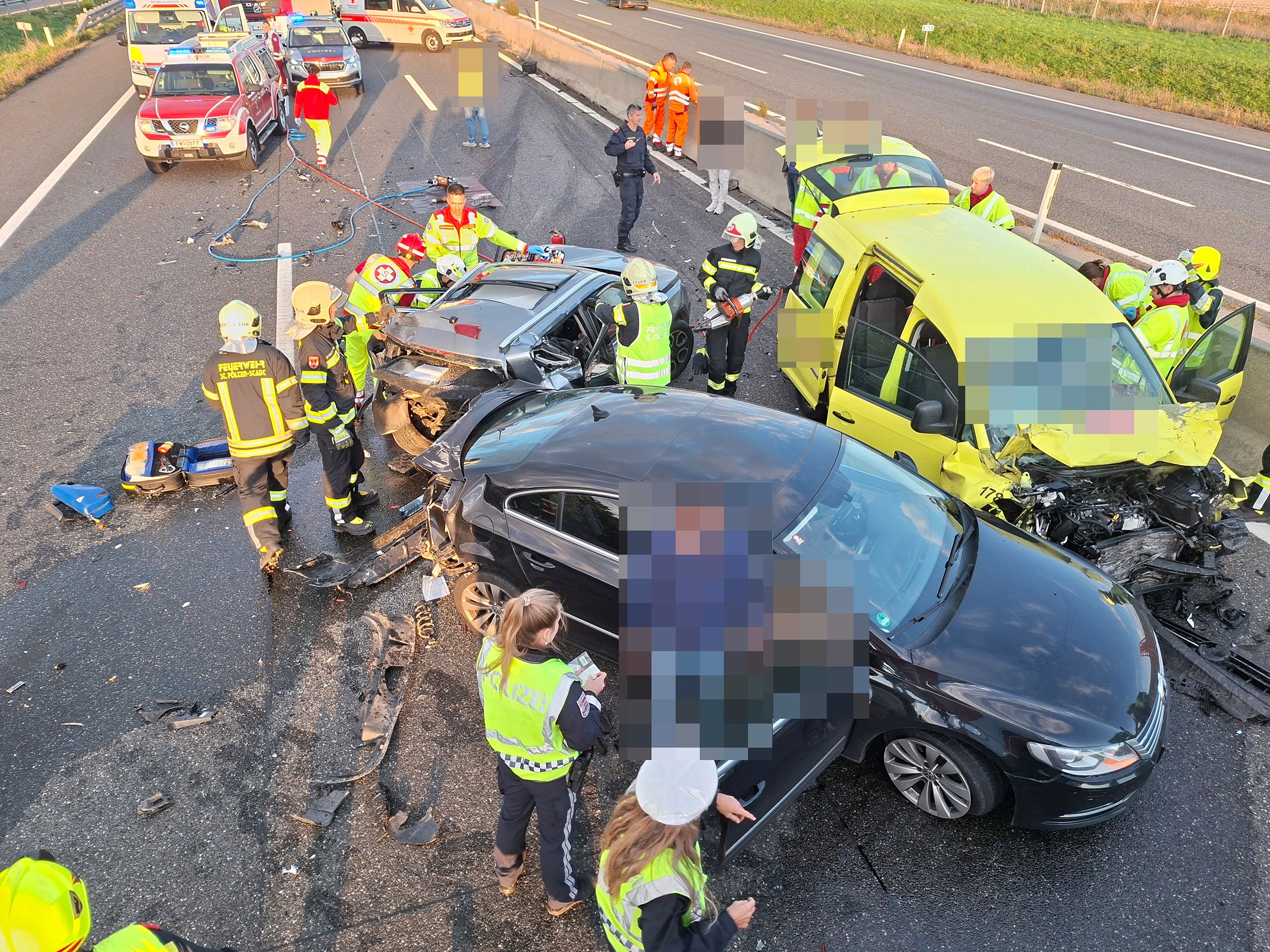 Verkehrsunfall mit drei PKW auf der A1
