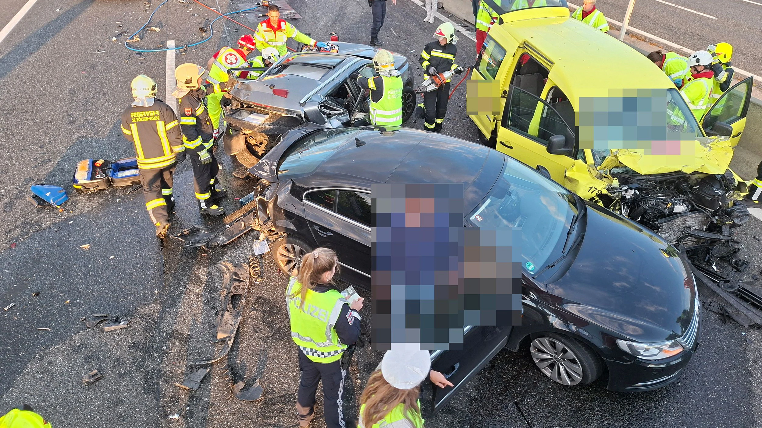 Verkehrsunfall mit drei PKW auf der A1