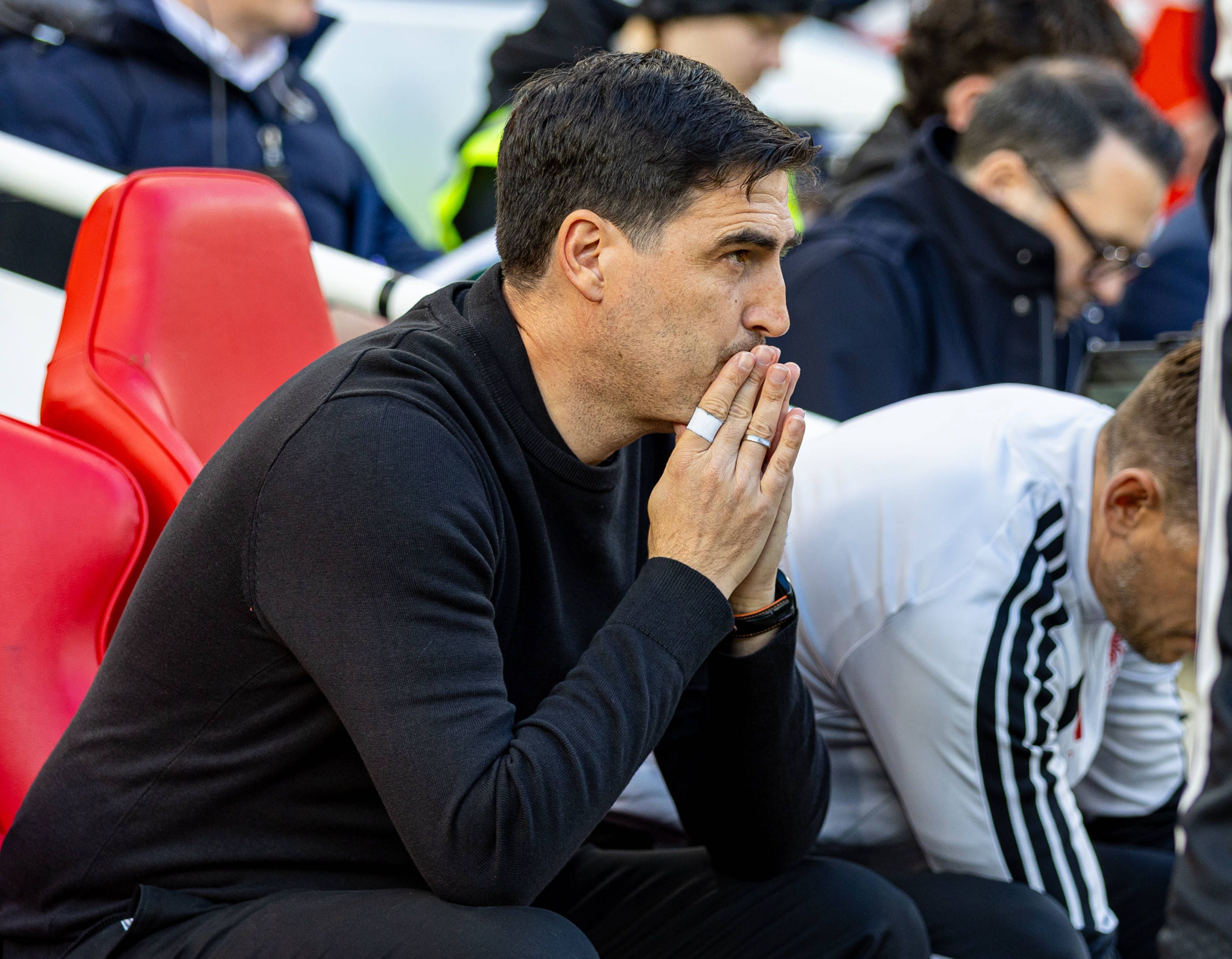 Liverpool-Trainer Andoni Iraola hat Sorgenfalten auf der Stirn. 