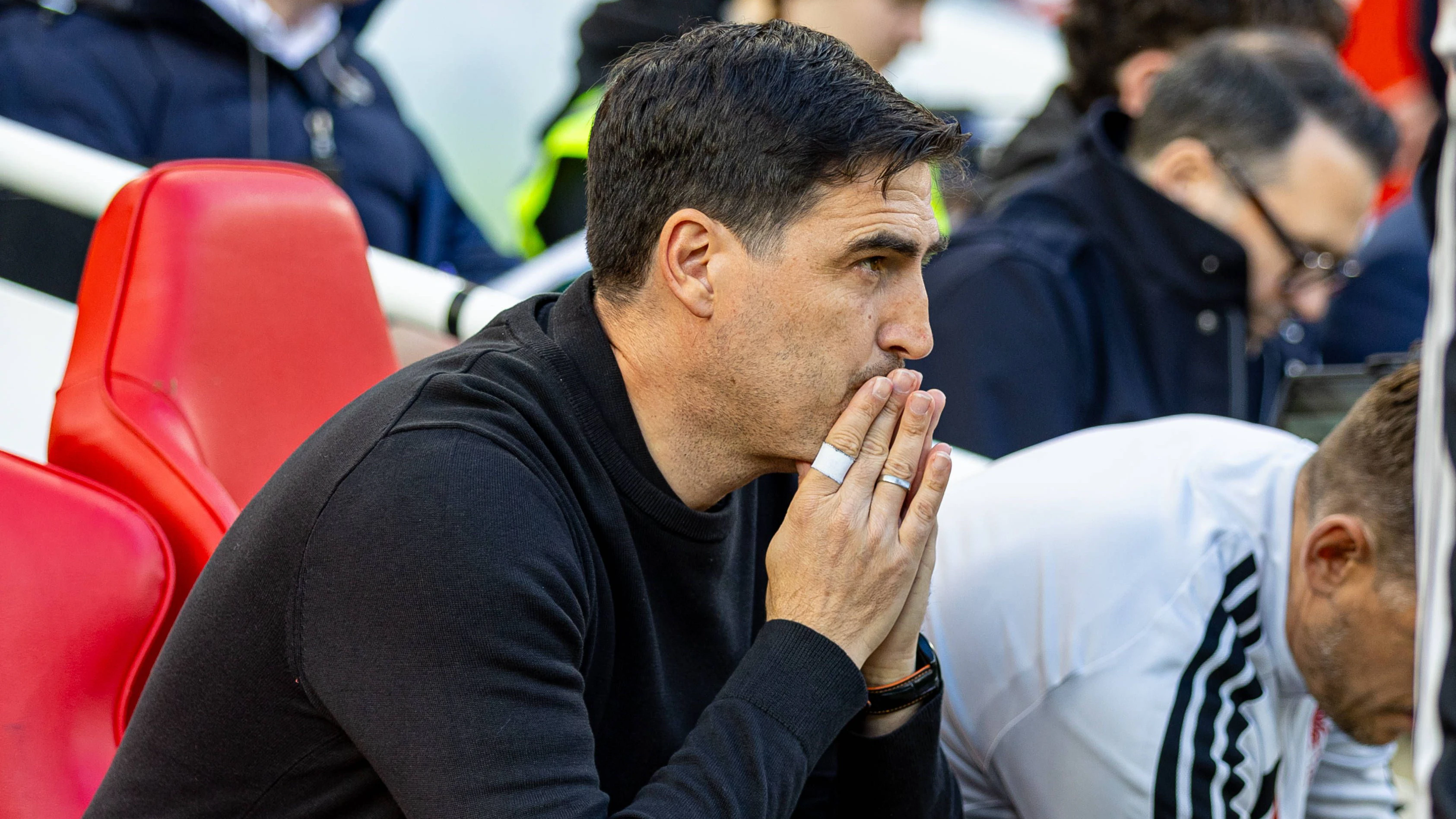 Liverpool-Trainer Andoni Iraola hat Sorgenfalten auf der Stirn. 