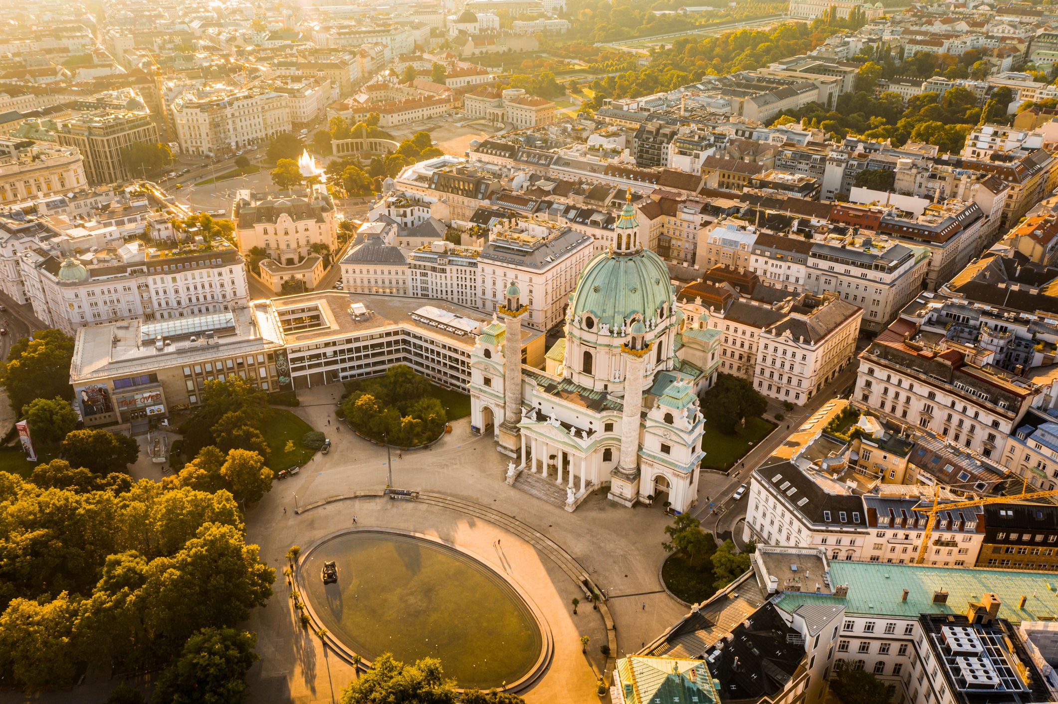 Wien, Karlsplatz: Montagnachmittag ist hier der unangenehme Geruch vielen Passanten aufgefallen. 