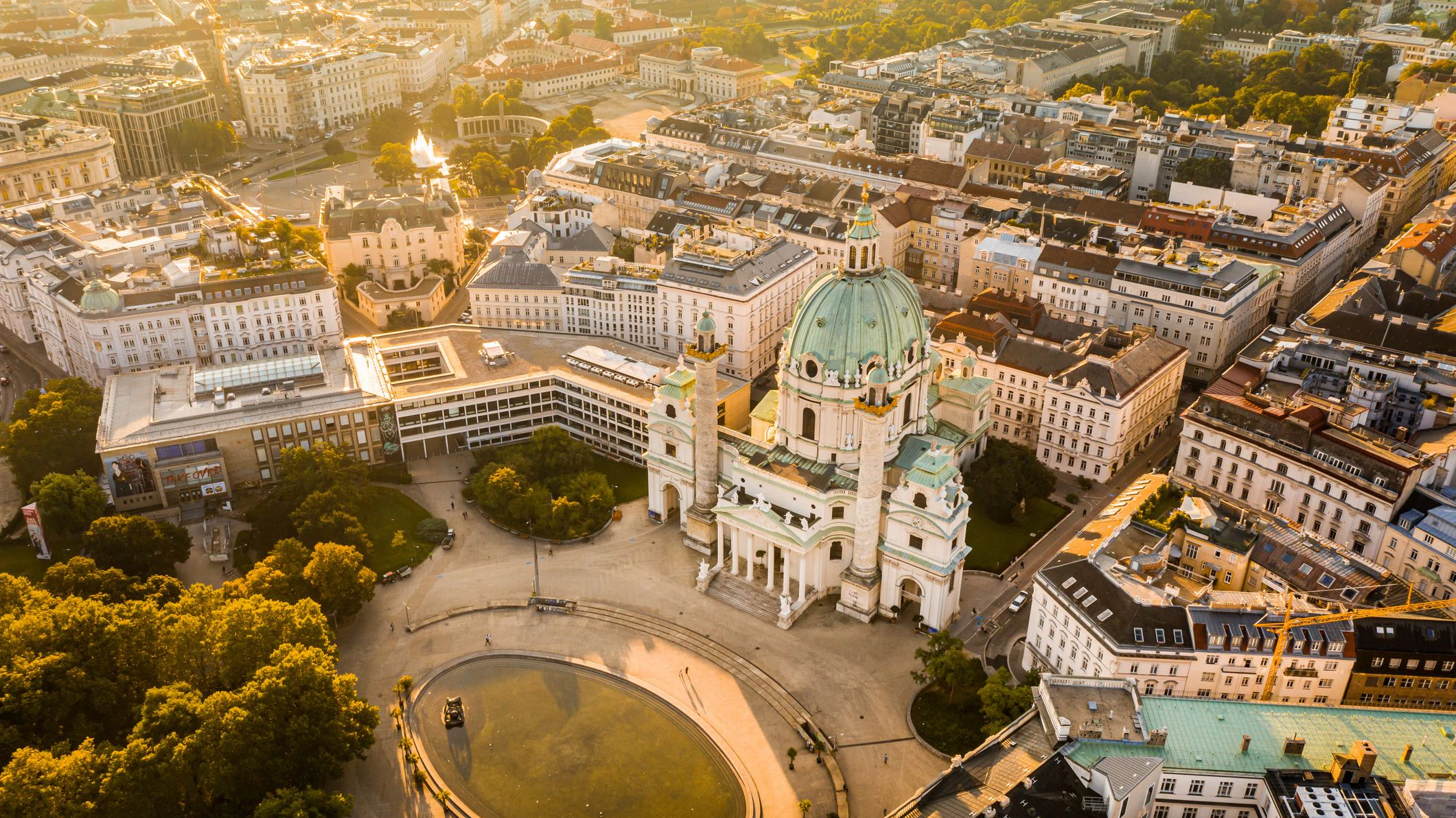 Wien, Karlsplatz: Montagnachmittag ist hier der unangenehme Geruch vielen Passanten aufgefallen. 
