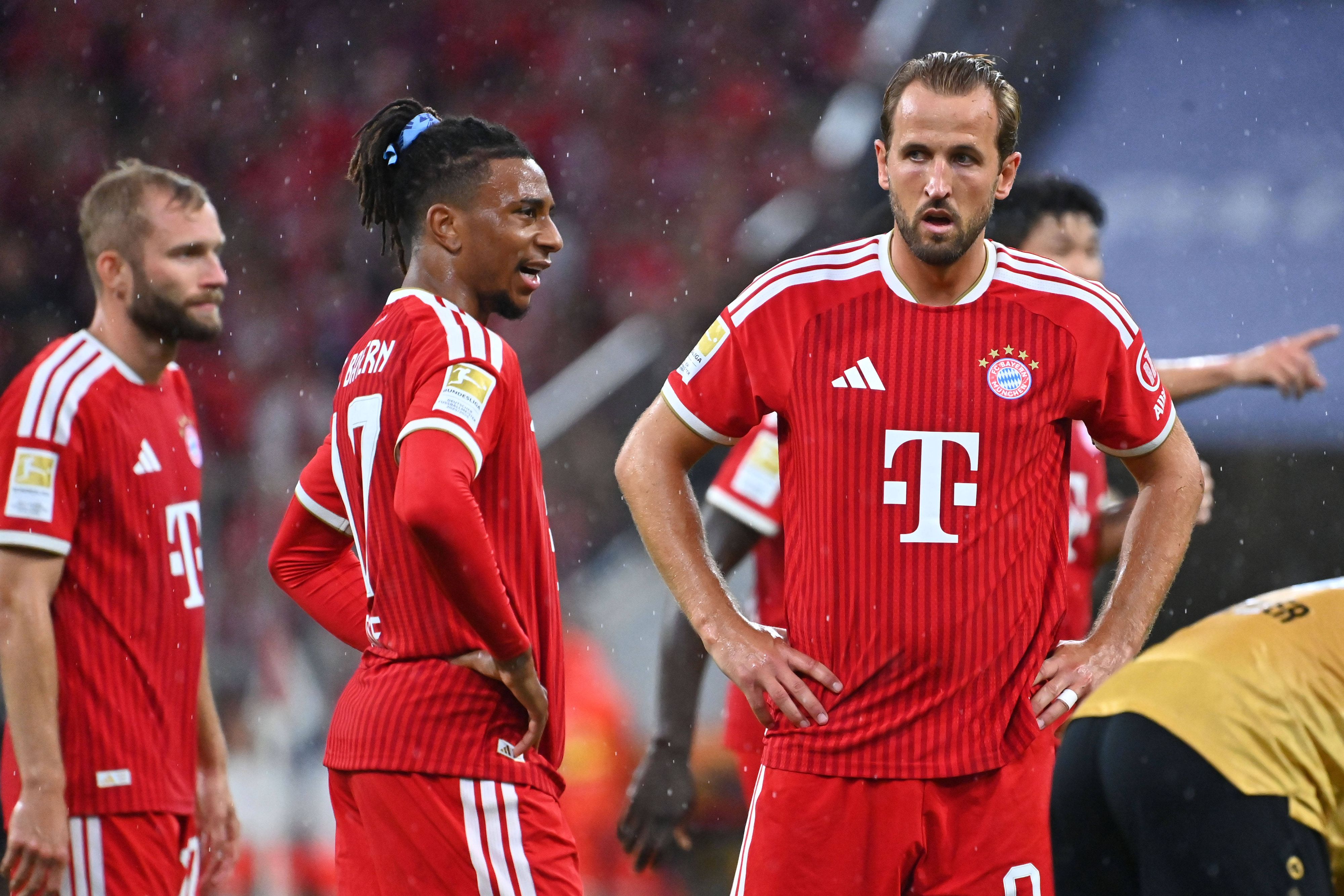 Die Bayern spielen gegen Viking Stavanger, Unbekannte zündeten ein lautes Feuerwerk. 
