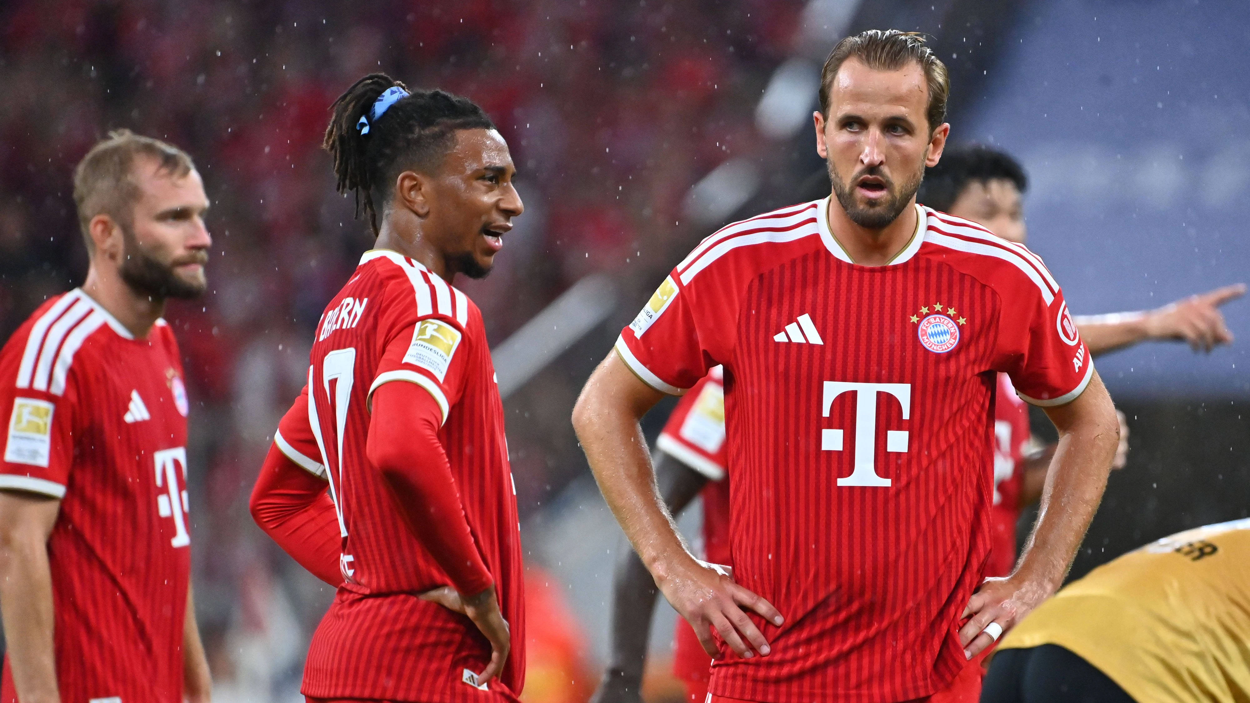 Die Bayern spielen gegen Viking Stavanger, Unbekannte zündeten ein lautes Feuerwerk. 