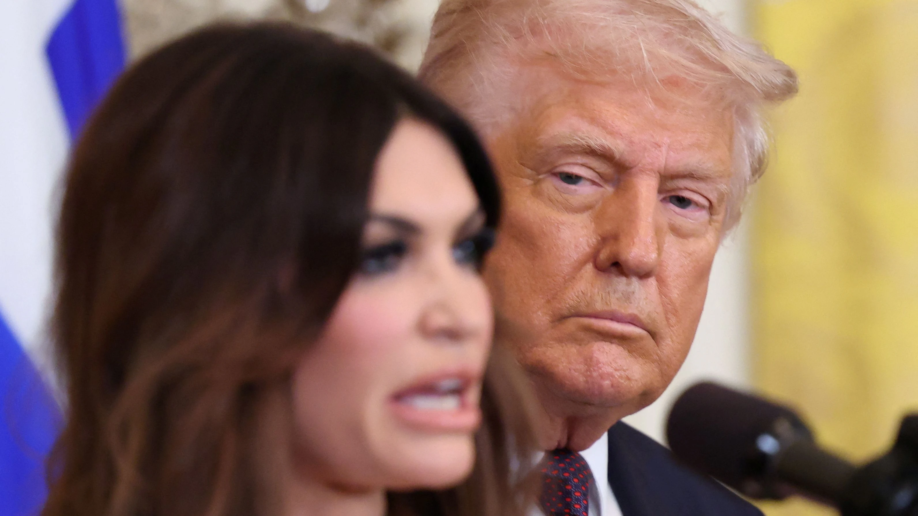 US-Präsident Donald Trump hat die Botschafterin in Griechenland, Kimberly Guilfoyle, zum Rücktritt aufgefordert.  